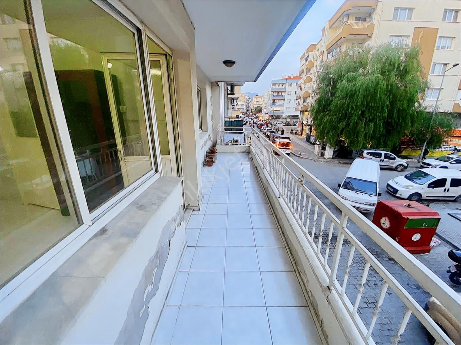 Nergiz Çarşıda İzban Yakını Kiralık 3+1 Daire - Görsel 12