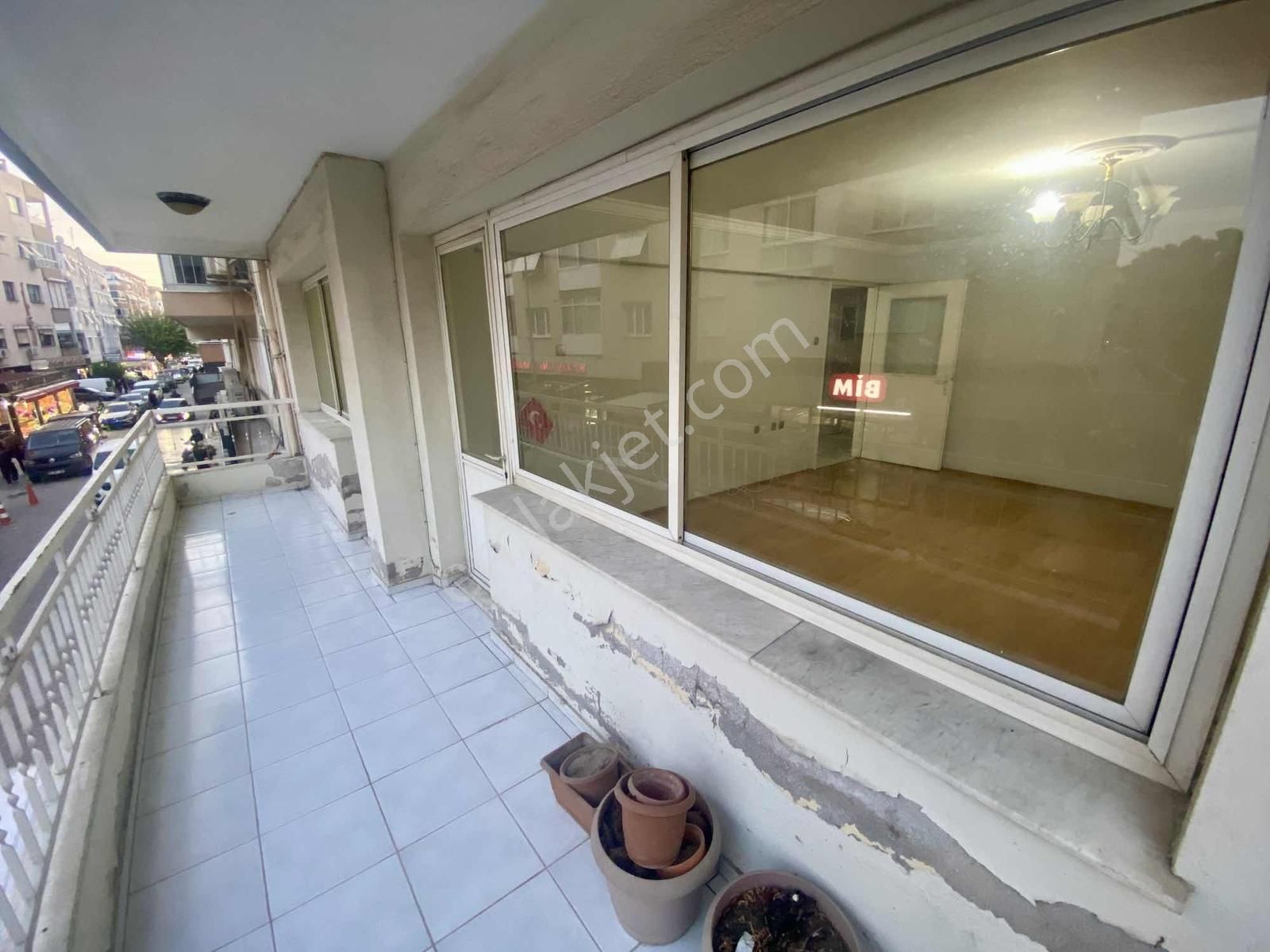 Nergiz Çarşıda İzban Yakını Kiralık 3+1 Daire - Görsel 11