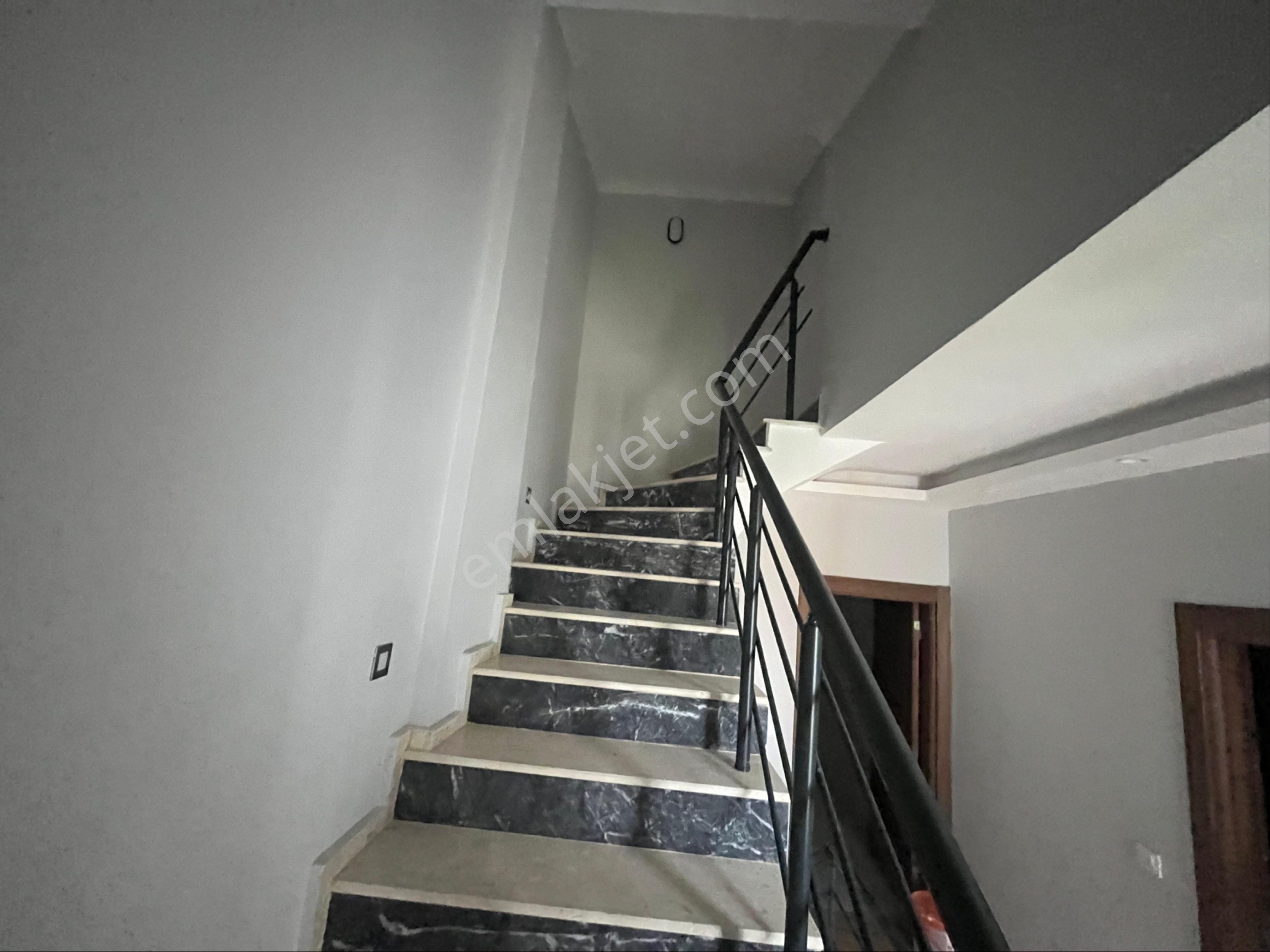 Özderede Merkezi Konumda Denize 400mt 3+1 Villa - Görsel 17