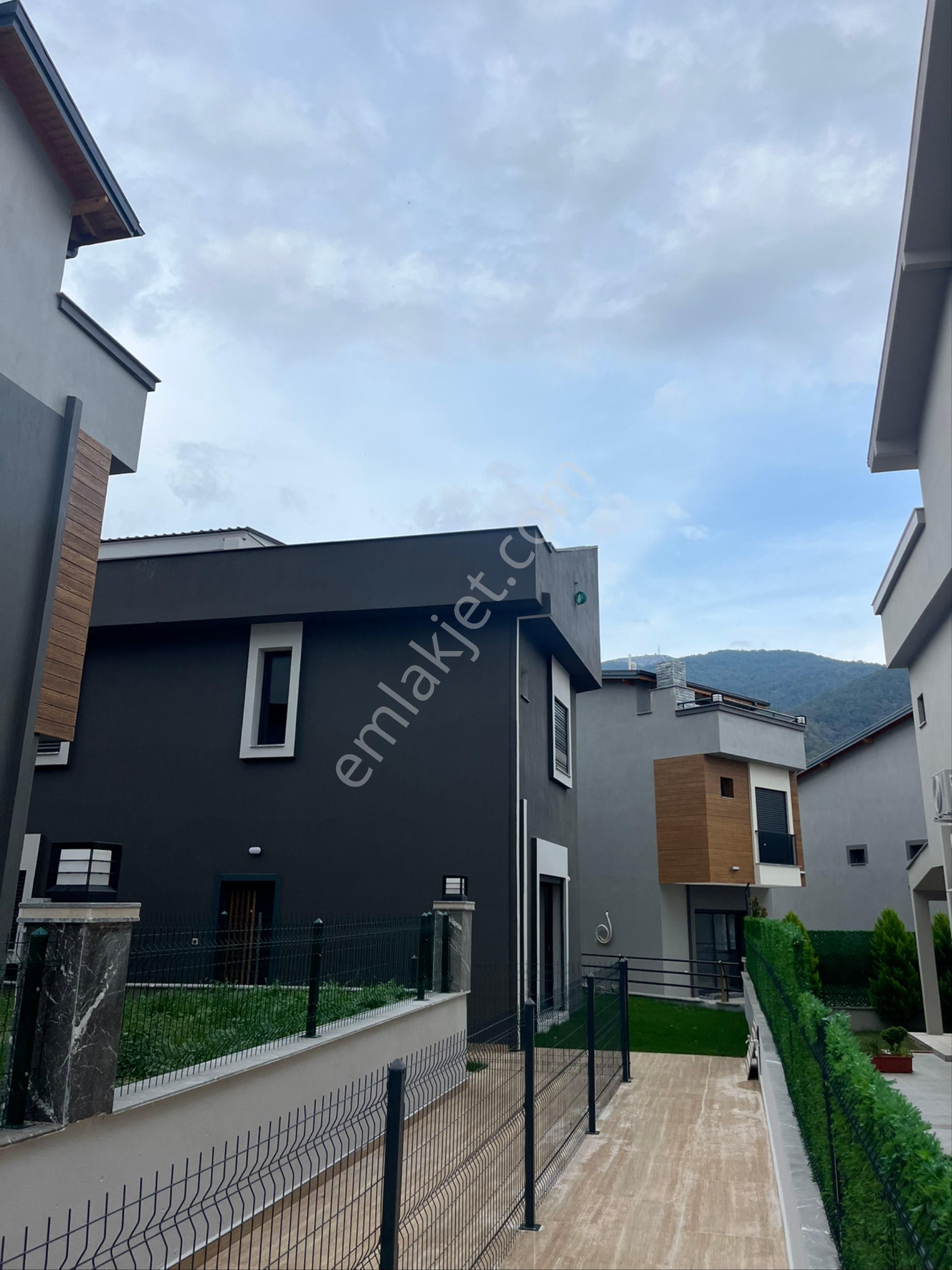 Özderede Merkezi Konumda Denize 400mt 3+1 Villa - Görsel 20