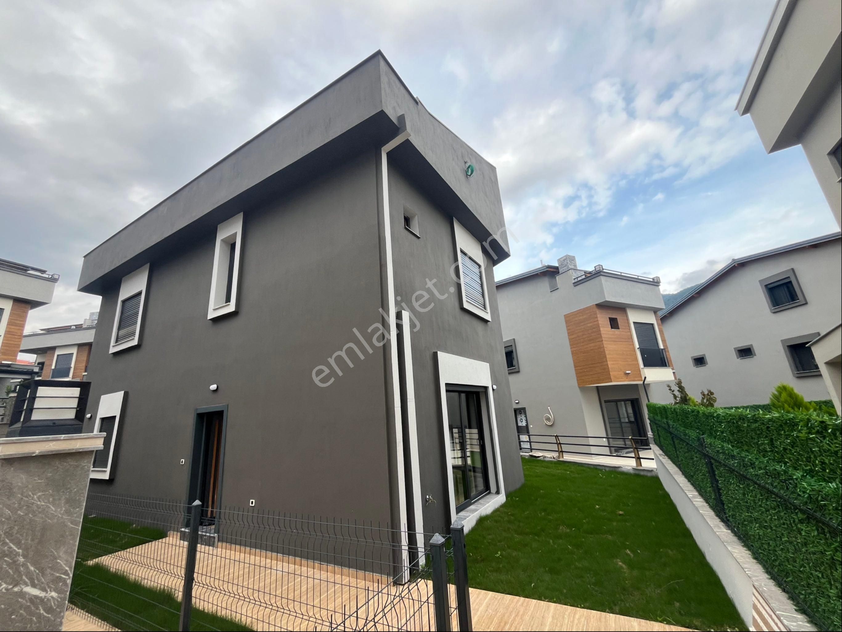 Özderede Merkezi Konumda Denize 400mt 3+1 Villa - Görsel 2