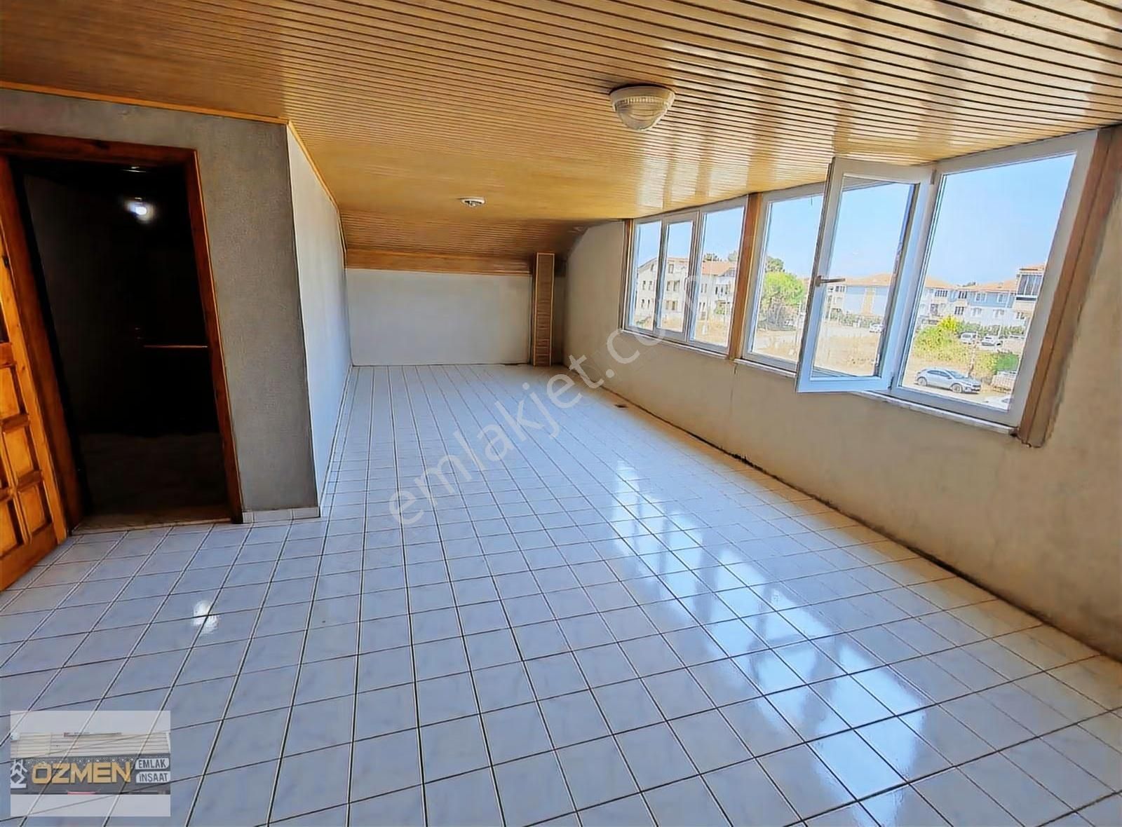 6+1 Tripleks Villa 277 M2 Arsa Üstünde Denize 60 Metre Fırsat - Görsel 2