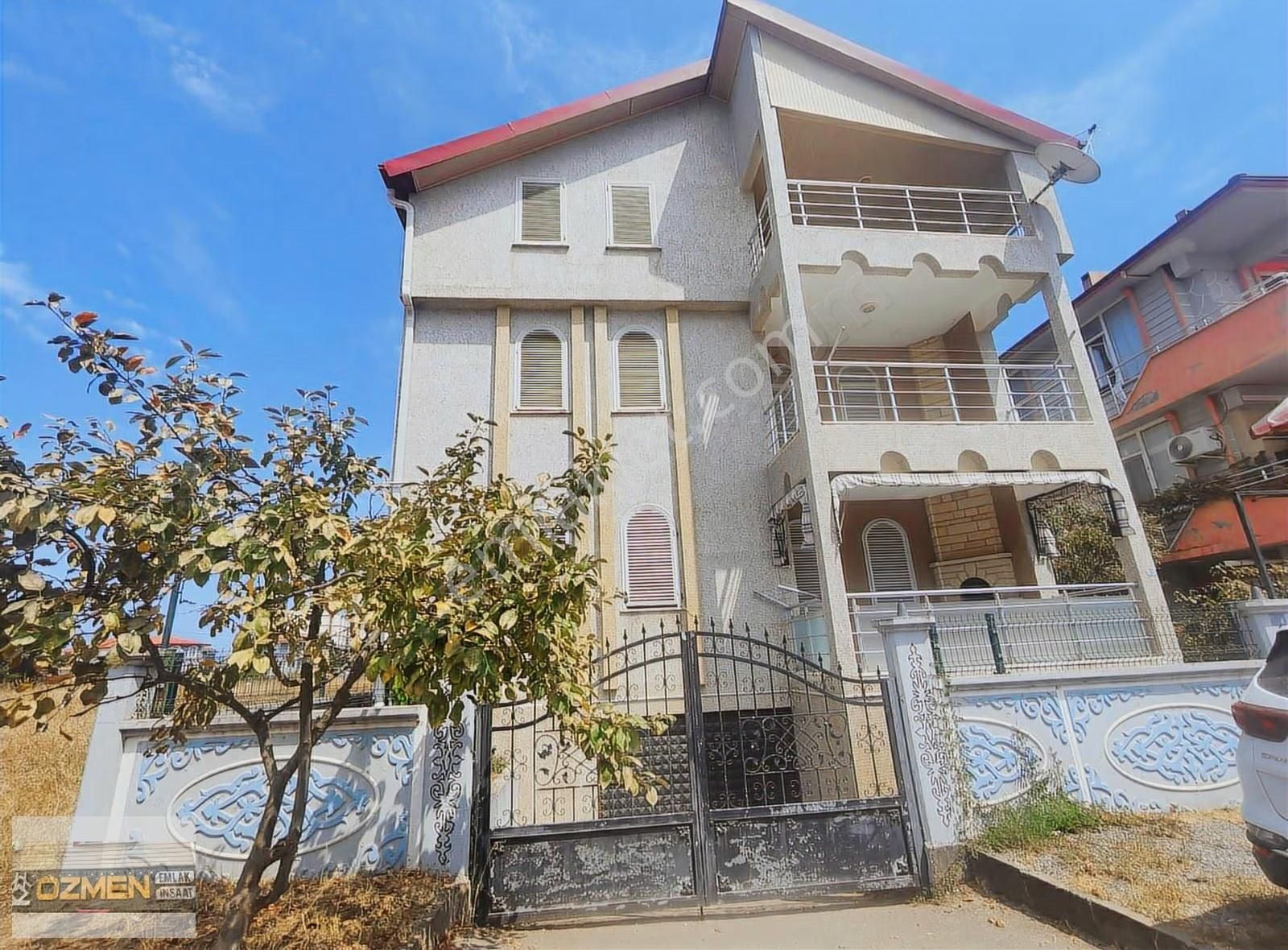 6+1 Tripleks Villa 277 M2 Arsa Üstünde Denize 60 Metre Fırsat - Görsel 9