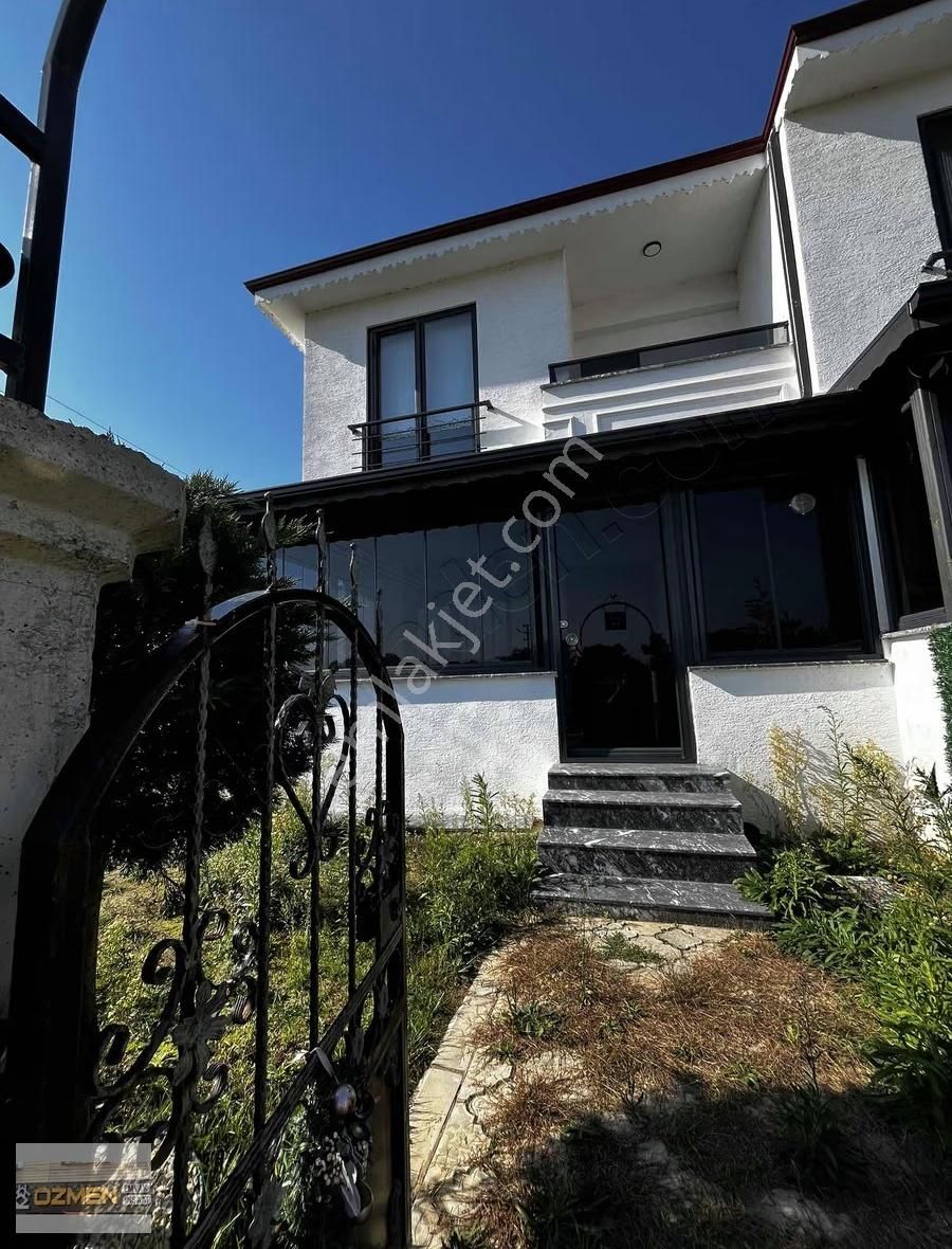 Mö.den Denize 300 Metre 3+1 Havuzlu Müstakil Fırsat Fiyat Villa