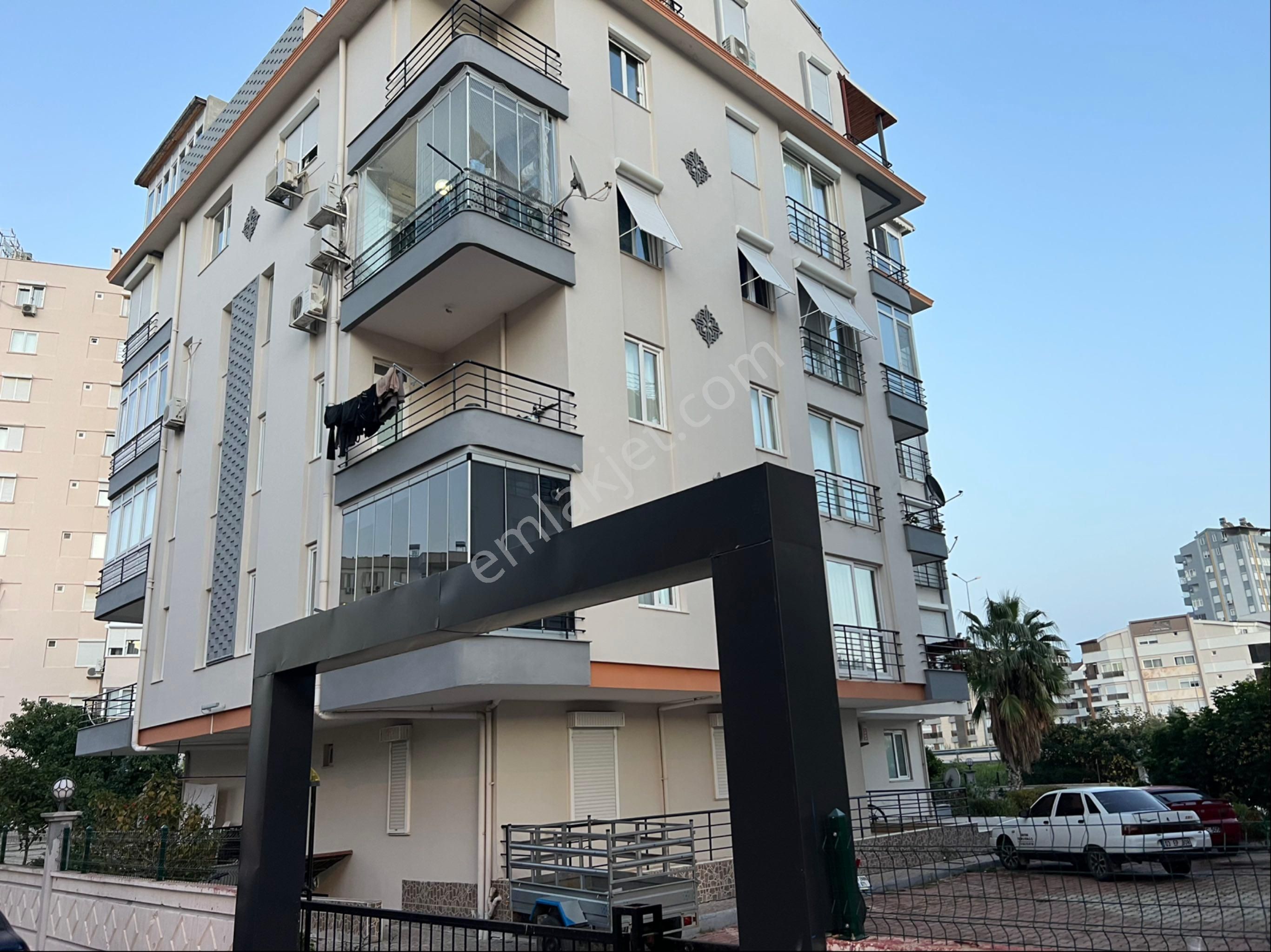 Merkezi Konumda Masrafsız Katta 2+1 Satılık Fırsat Daire - Görsel 2