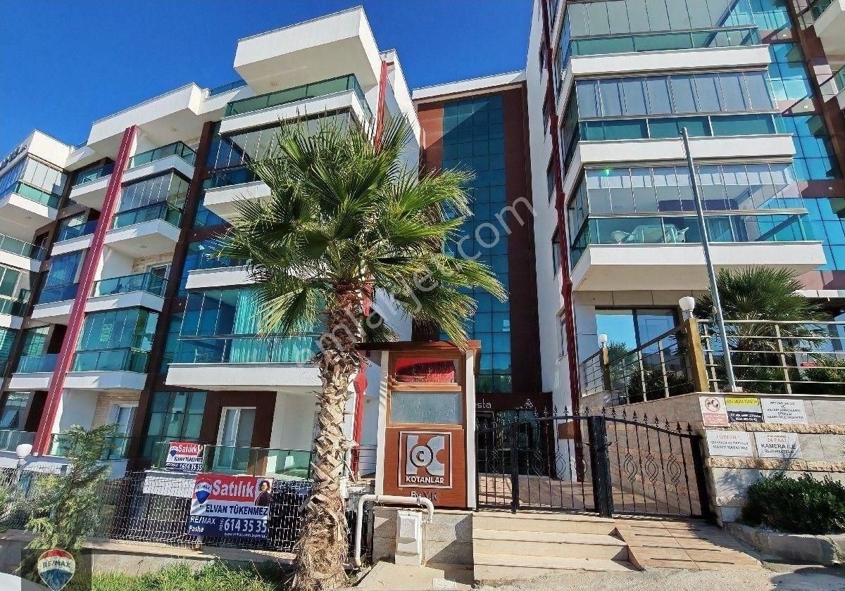 Kuşadası Değirmendere Mah. Adasiesta Sitesinde,açık/kapalı Havuzlu,oyun Parklı,doğalgazlı, Geniş 3+1