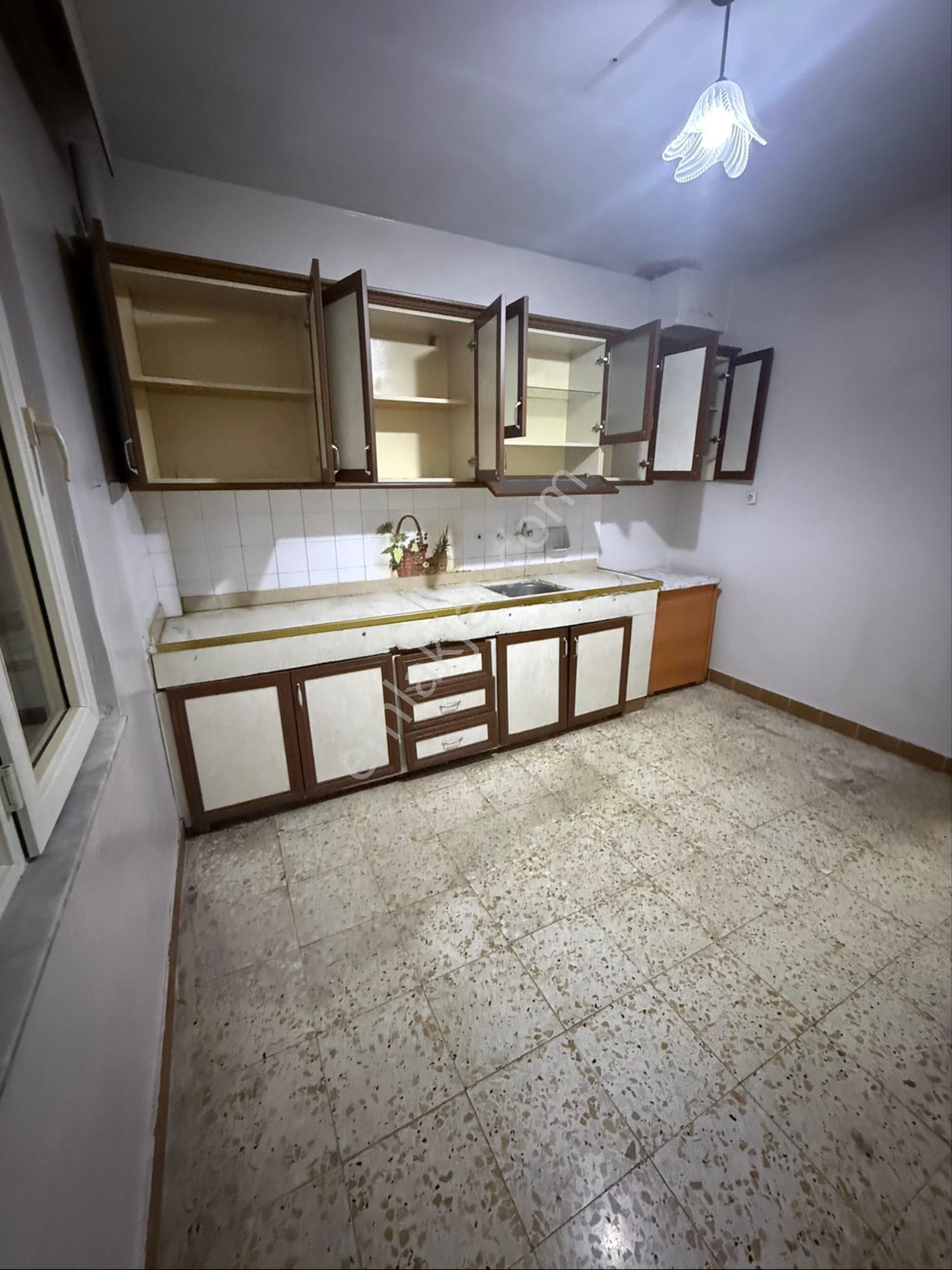 Mimarsinanda Ana Cadde Üzerinde Satılık Daire