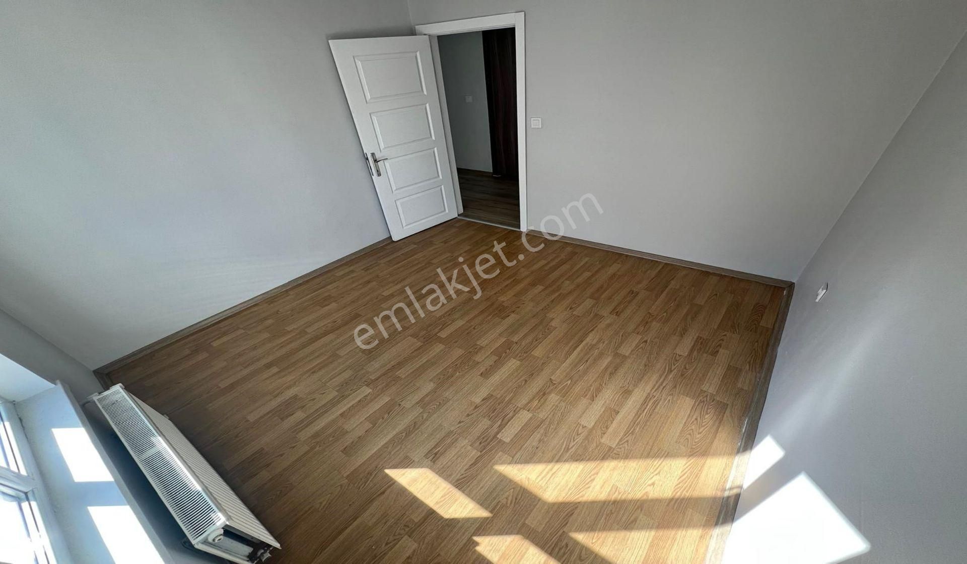Ufuktepe Karakol Yakını Orta Katta Cepheleri Açık Cadde Üzeri - Görsel 17
