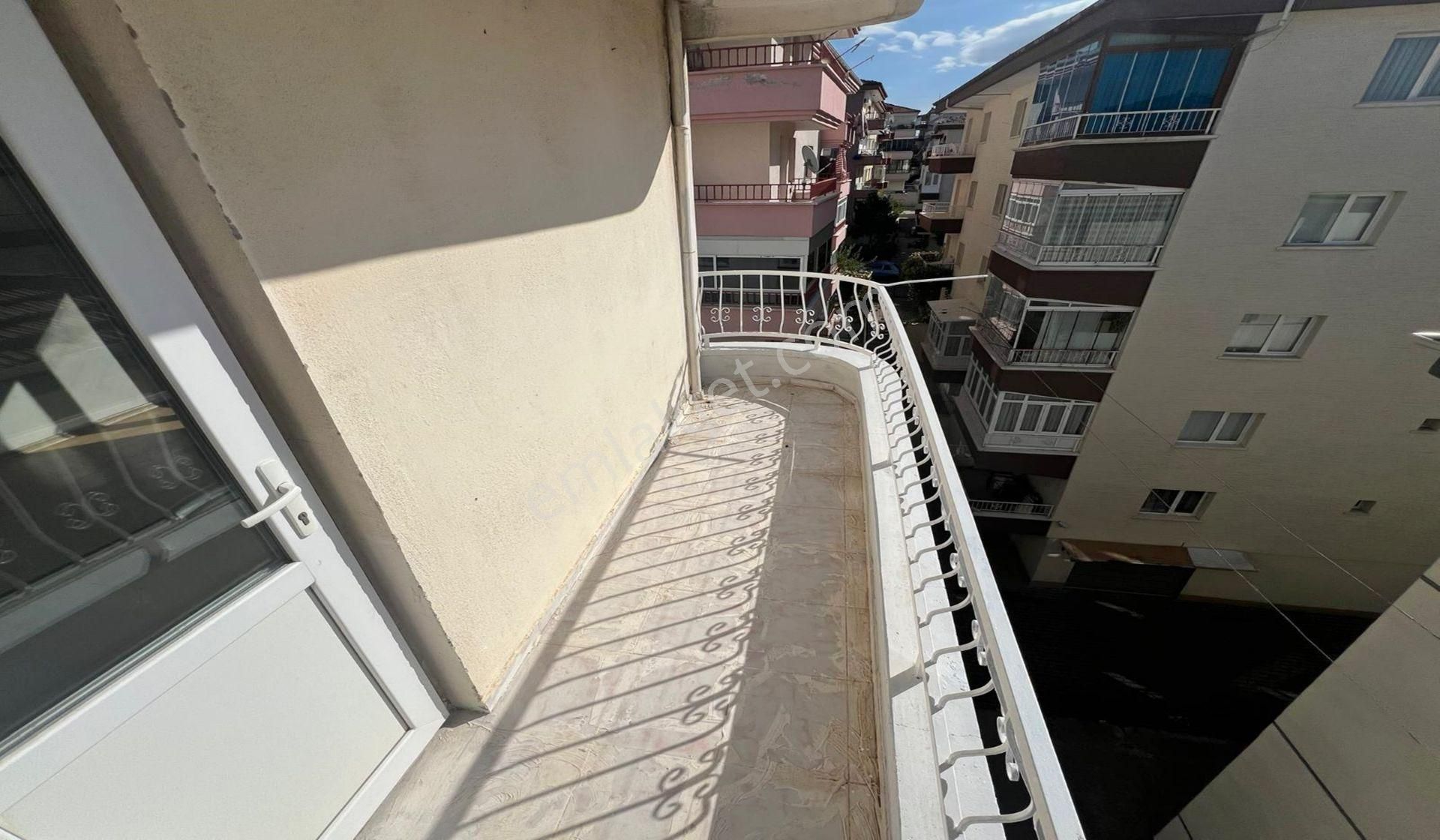 Ufuktepe Karakol Yakını Orta Katta Cepheleri Açık Cadde Üzeri - Görsel 4