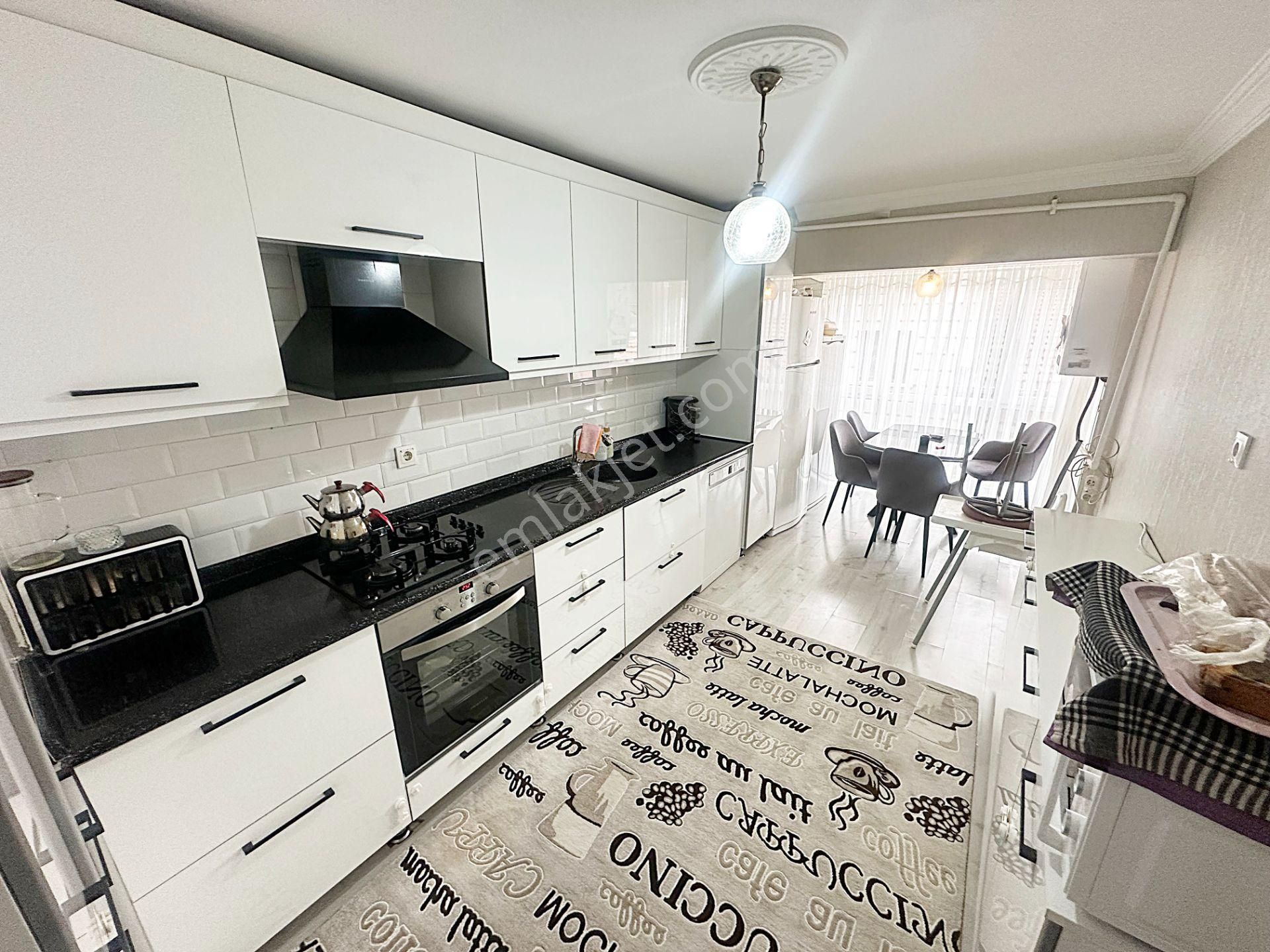 Cihan'dan Kaçırılmıycak Fırsat 2.katta Ful Yapılı Merkezde Daire