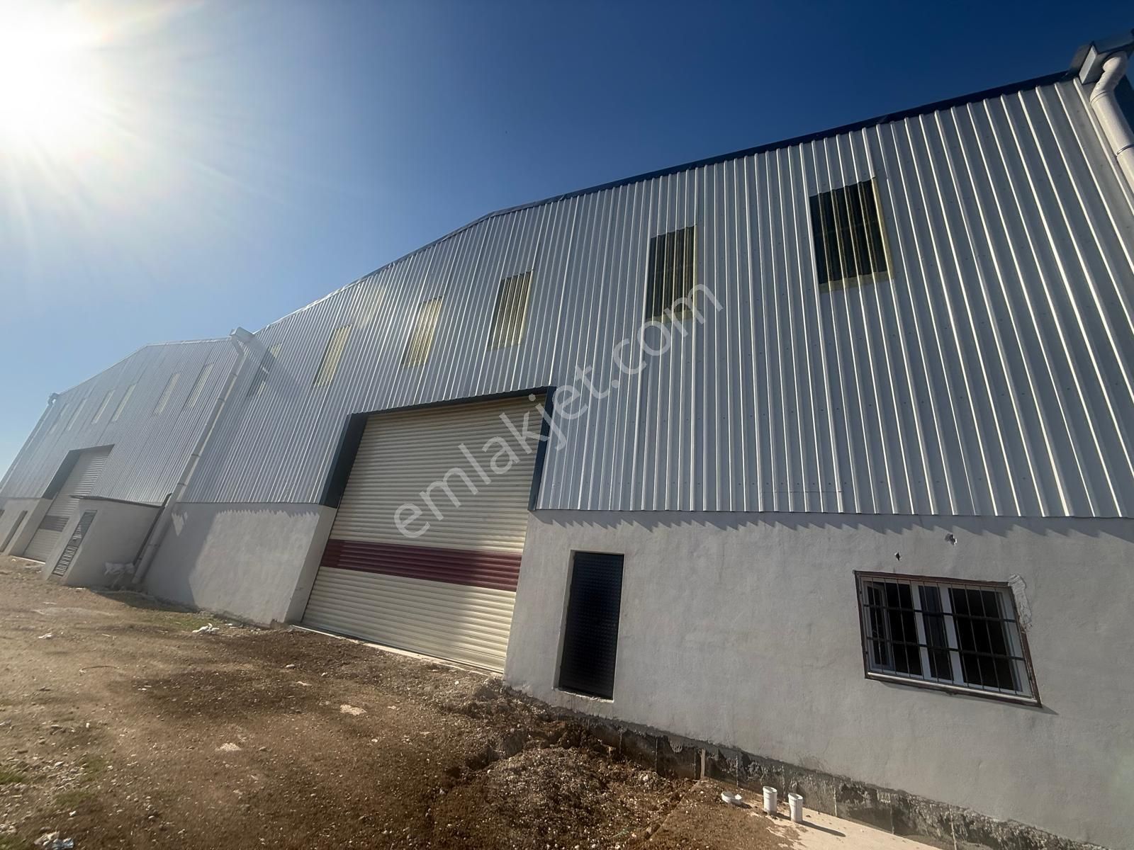 Zorlu Gayrimenkul'den Levent Mah'de 1000m2 Depo İşyeri Kiralık