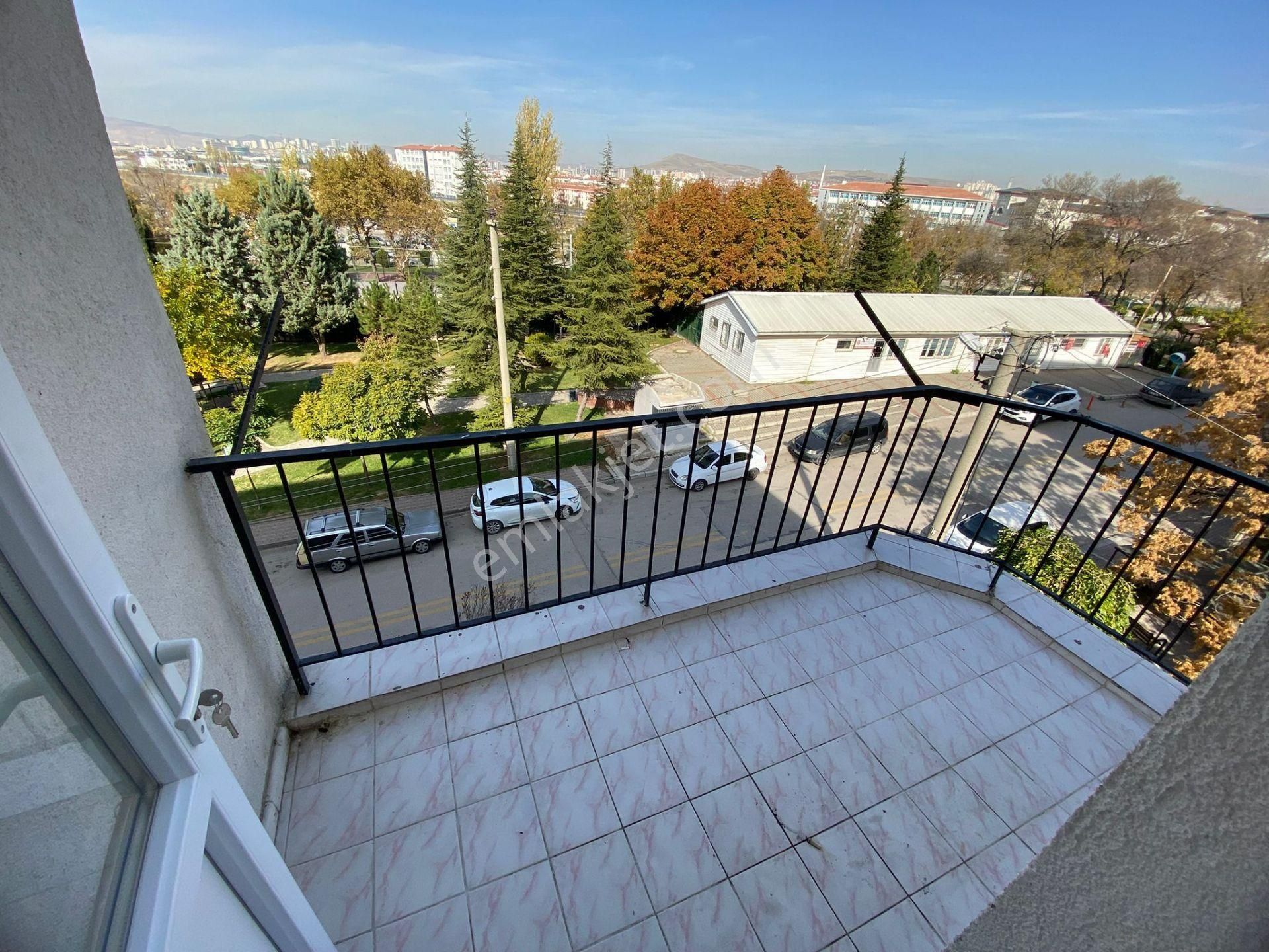 Tandoğan Mh'de Park Cepheli 3+1 Salon Bağımsız Ara Katta Full+full Yapılı Daire - Görsel 16