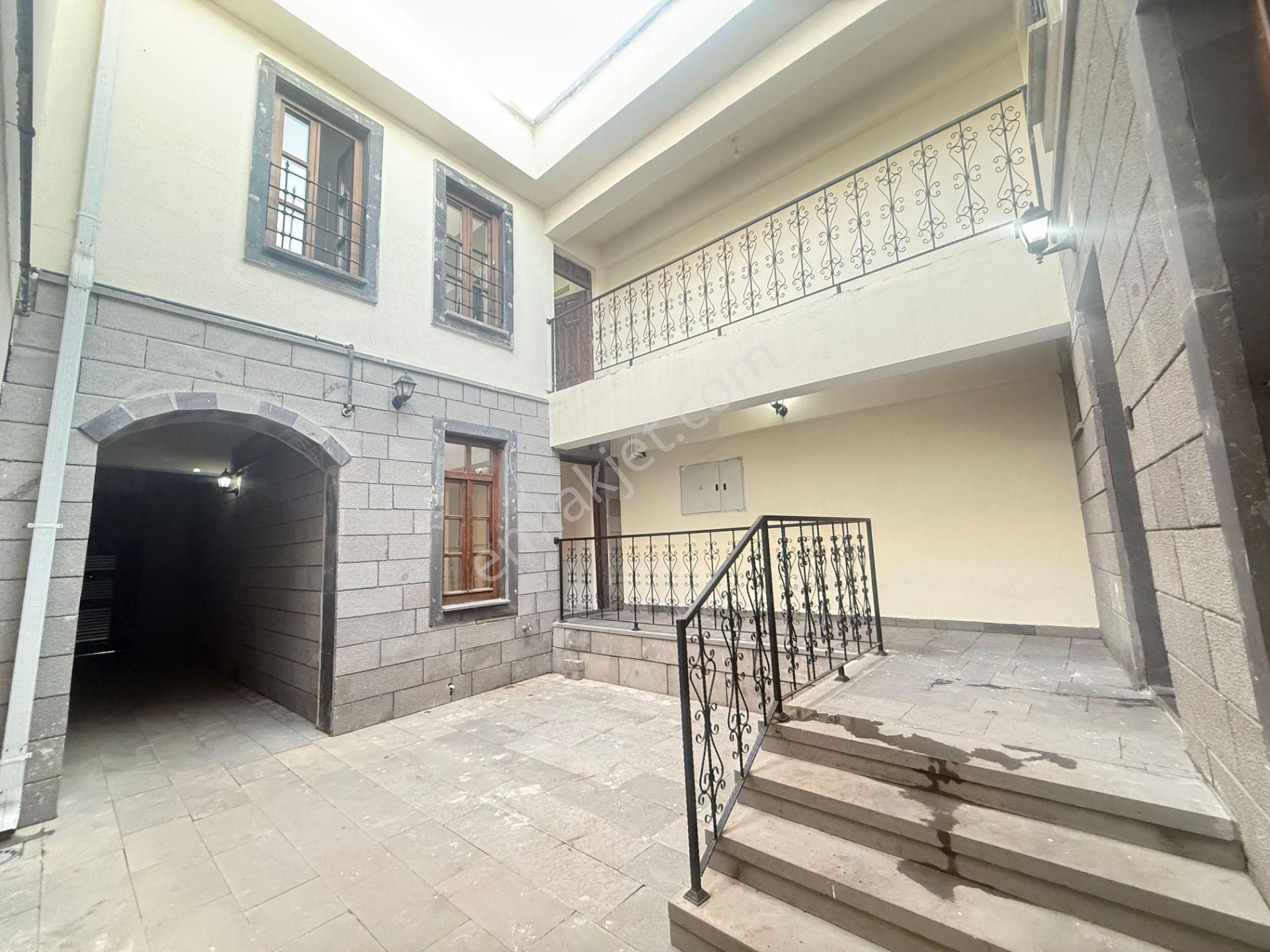 Diyarbakırın Turistik Bölgesinde Köşk Havasında 3+1 2 Katlı Villamız Sizlerle - Görsel 23