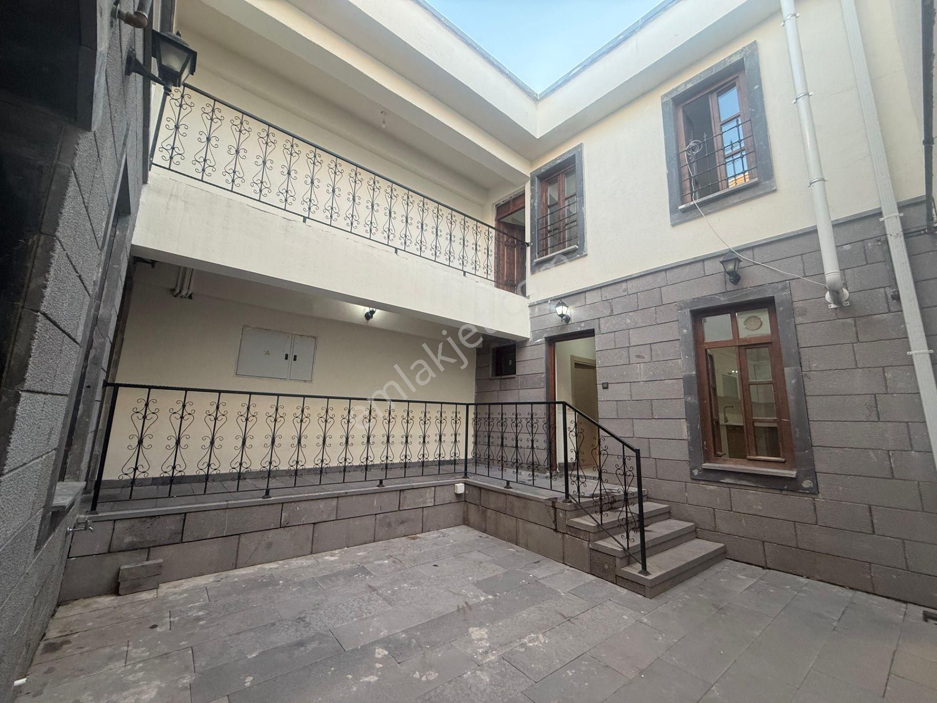 Diyarbakırın Turistik Bölgesinde Köşk Havasında 3+1 2 Katlı Villamız Sizlerle - Görsel 22