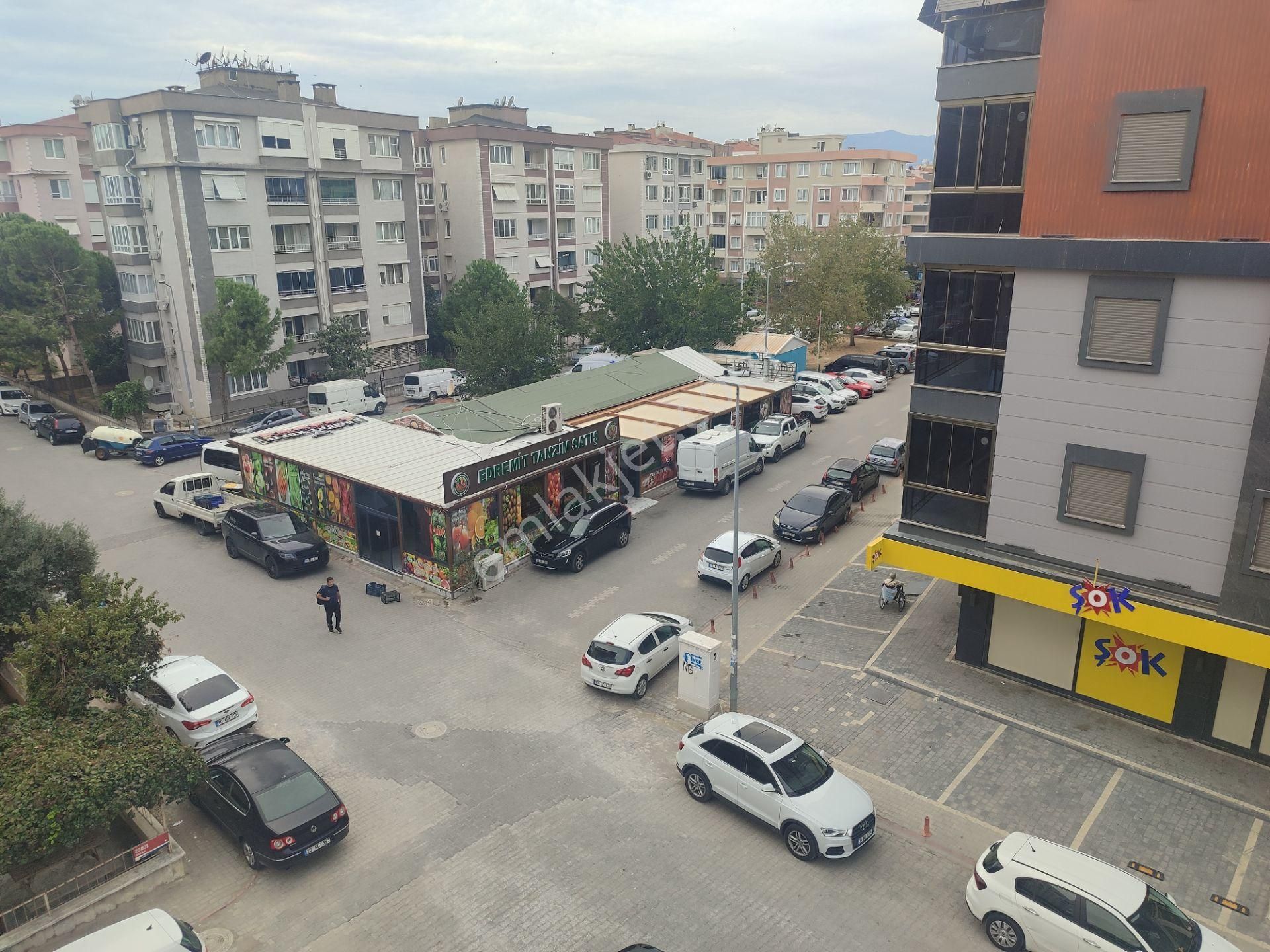 Kardeşten Edremit Merkezde Jeotermalli Ara Kat Geniş 3+1 Daire - Görsel 2