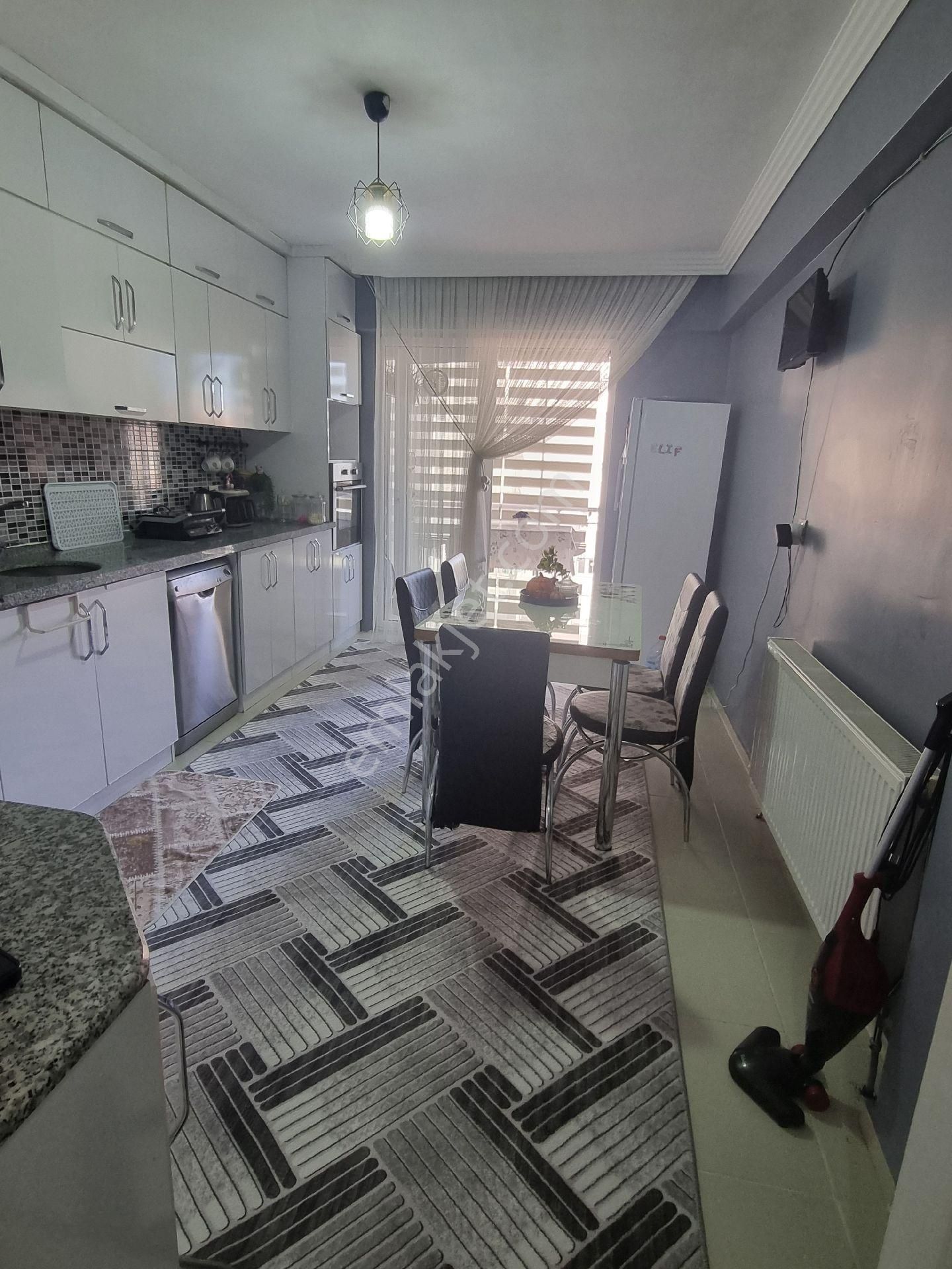 Cumhuriyet Mahallesinde Fenlisesine Yakın Ara Kat Site İçinde Daire Satılık - Görsel 2