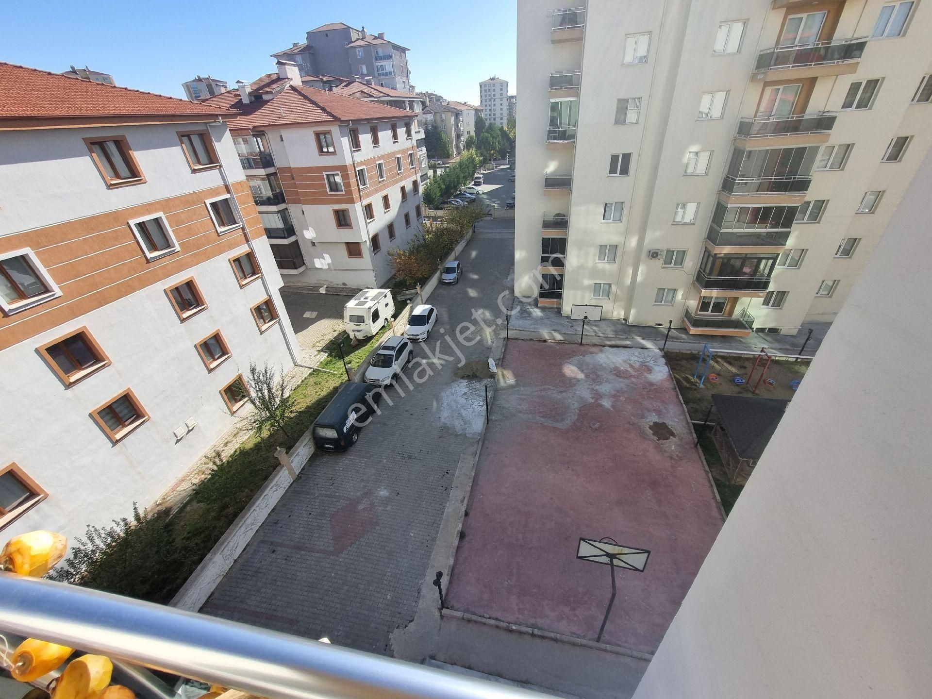 Cumhuriyet Mahallesinde Fenlisesine Yakın Ara Kat Site İçinde Daire Satılık - Görsel 24