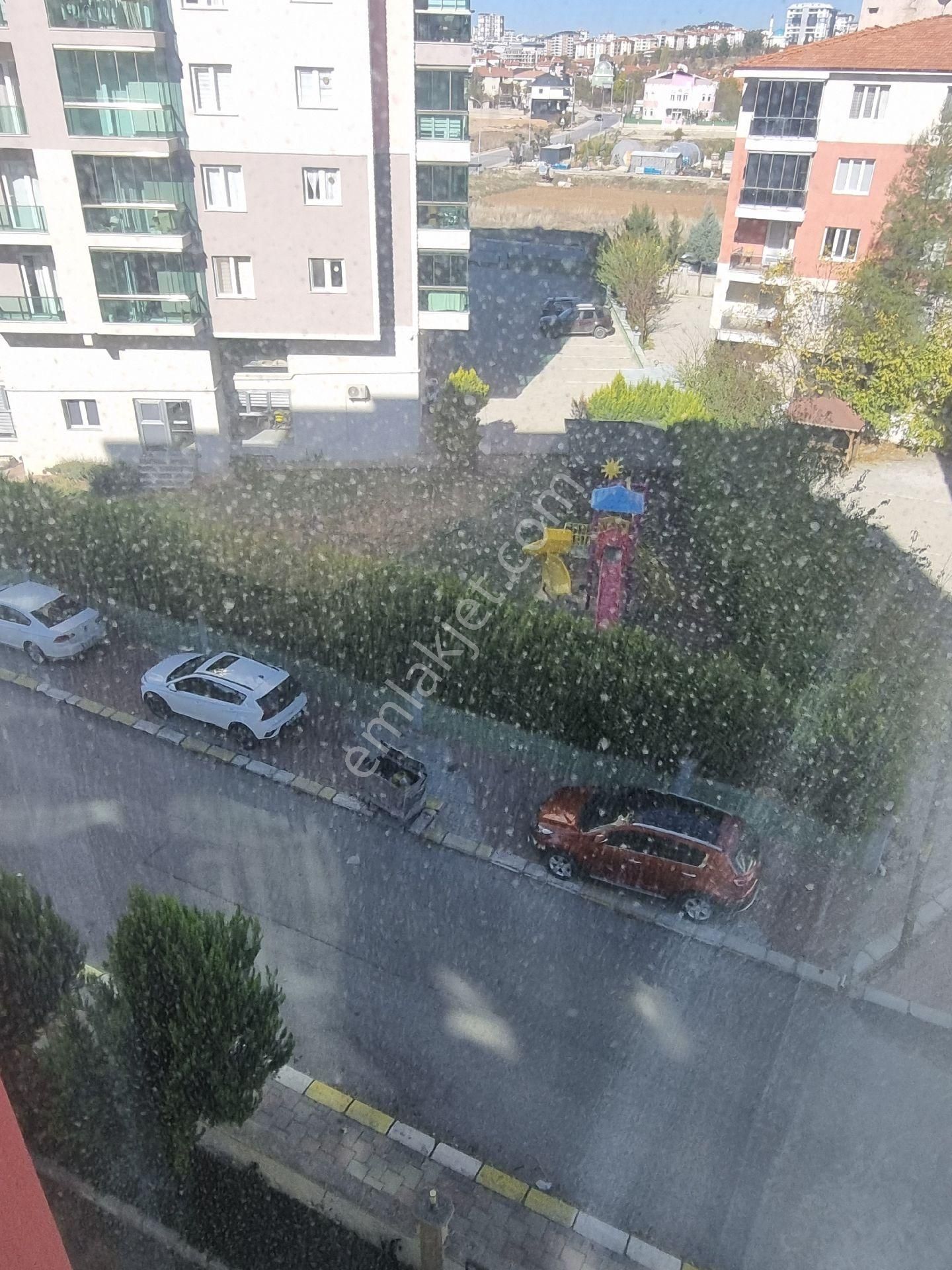 Cumhuriyet Mahallesinde Fenlisesine Yakın Ara Kat Site İçinde Daire Satılık - Görsel 18