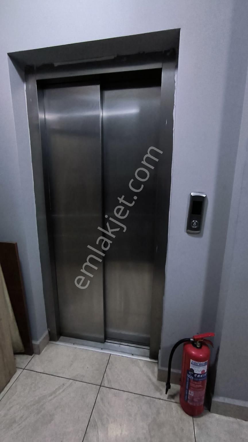 Trabzon Meydan Kemerkaya Da Satılık 1+1 Daire - Görsel 4