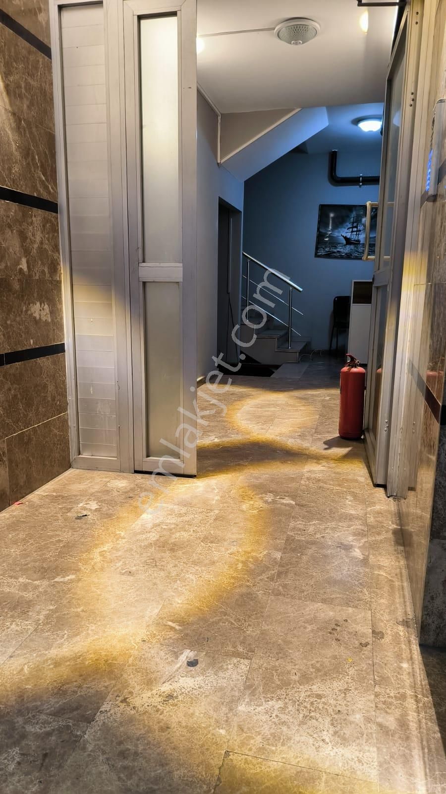 Trabzon Meydan Kemerkaya Da Satılık 1+1 Daire - Görsel 3