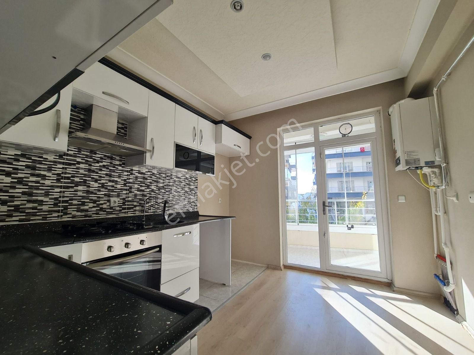 Sarıkamış Caddesi Üzerinde Ön Cephe Full Yapılı Kiralık Daire