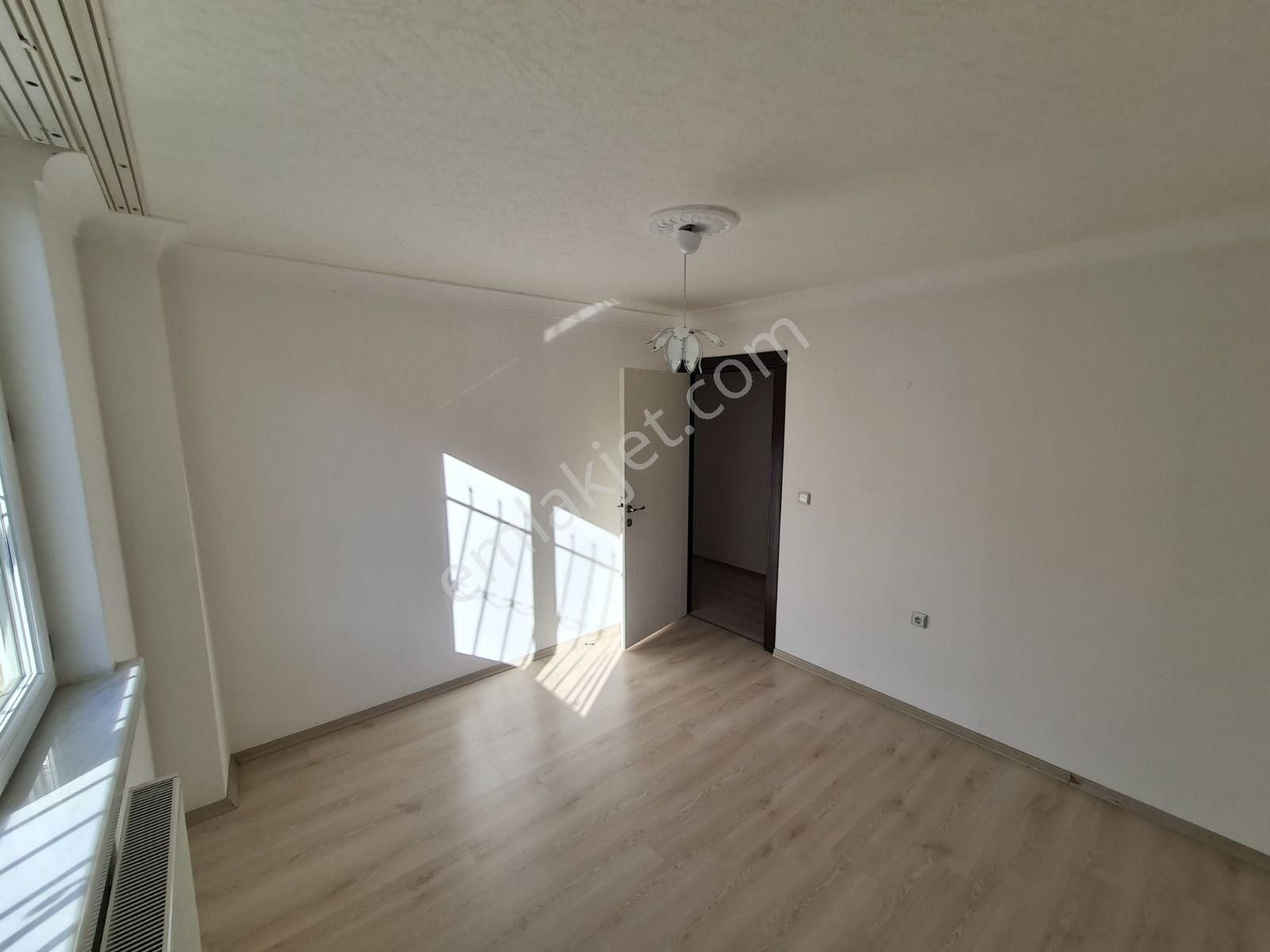 Sarıkamış Caddesi Üzerinde Ön Cephe Full Yapılı Kiralık Daire - Görsel 22