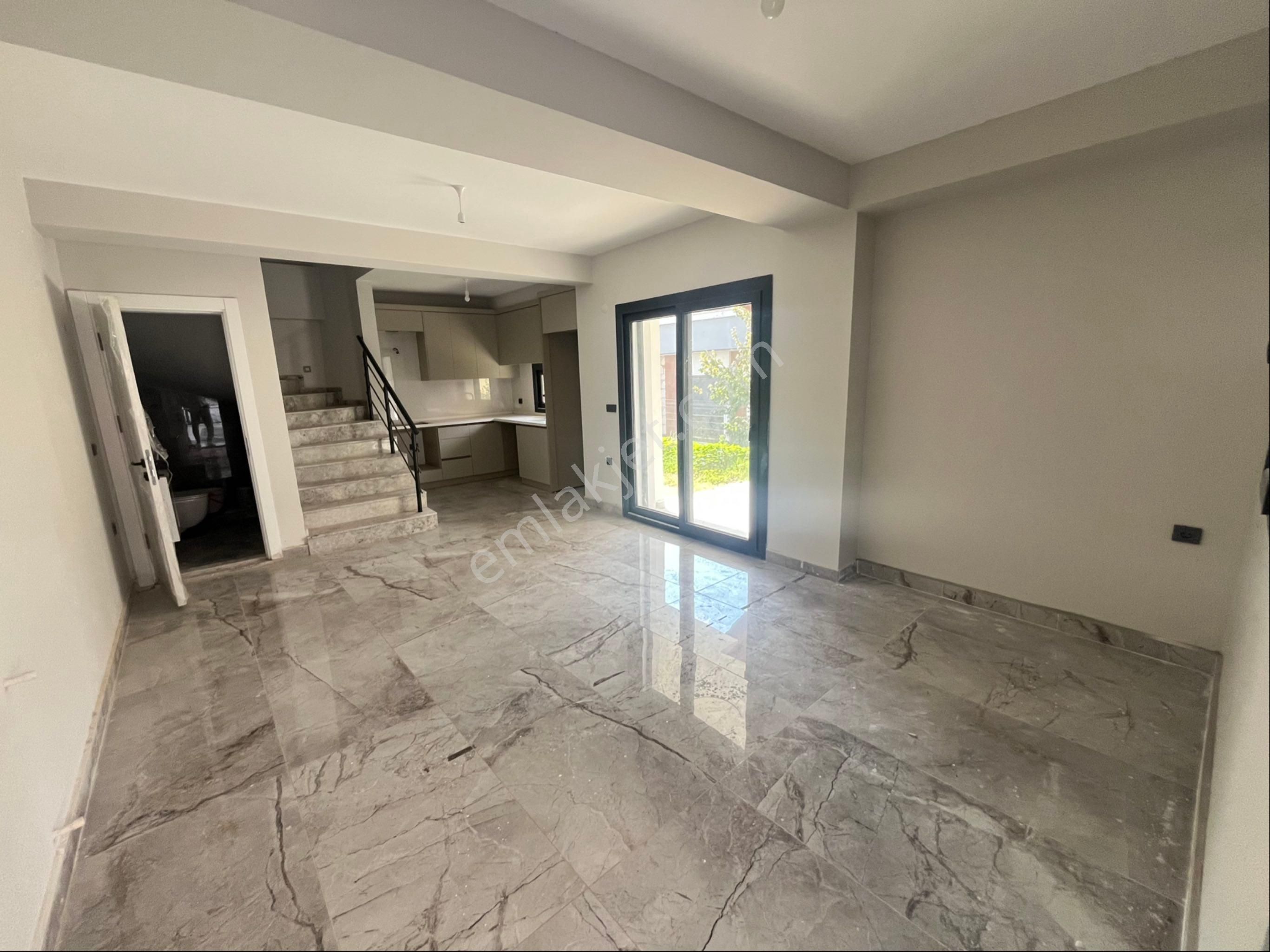 Özderede Muhteşem Konumda Geniş Bahçeli Denize 400mt 3+1 Lüx Villa - Görsel 12