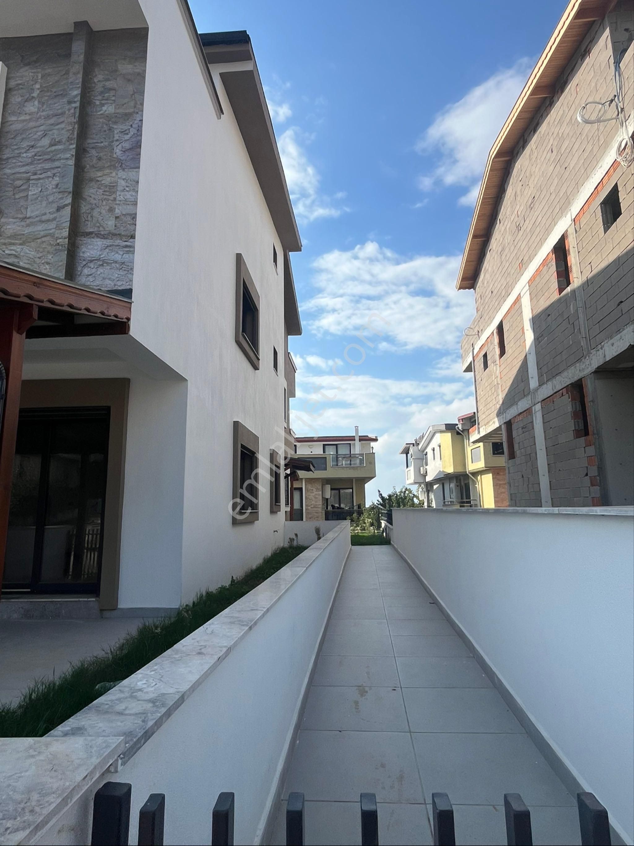 Özderede Muhteşem Konumda Geniş Bahçeli Denize 400mt 3+1 Lüx Villa - Görsel 2