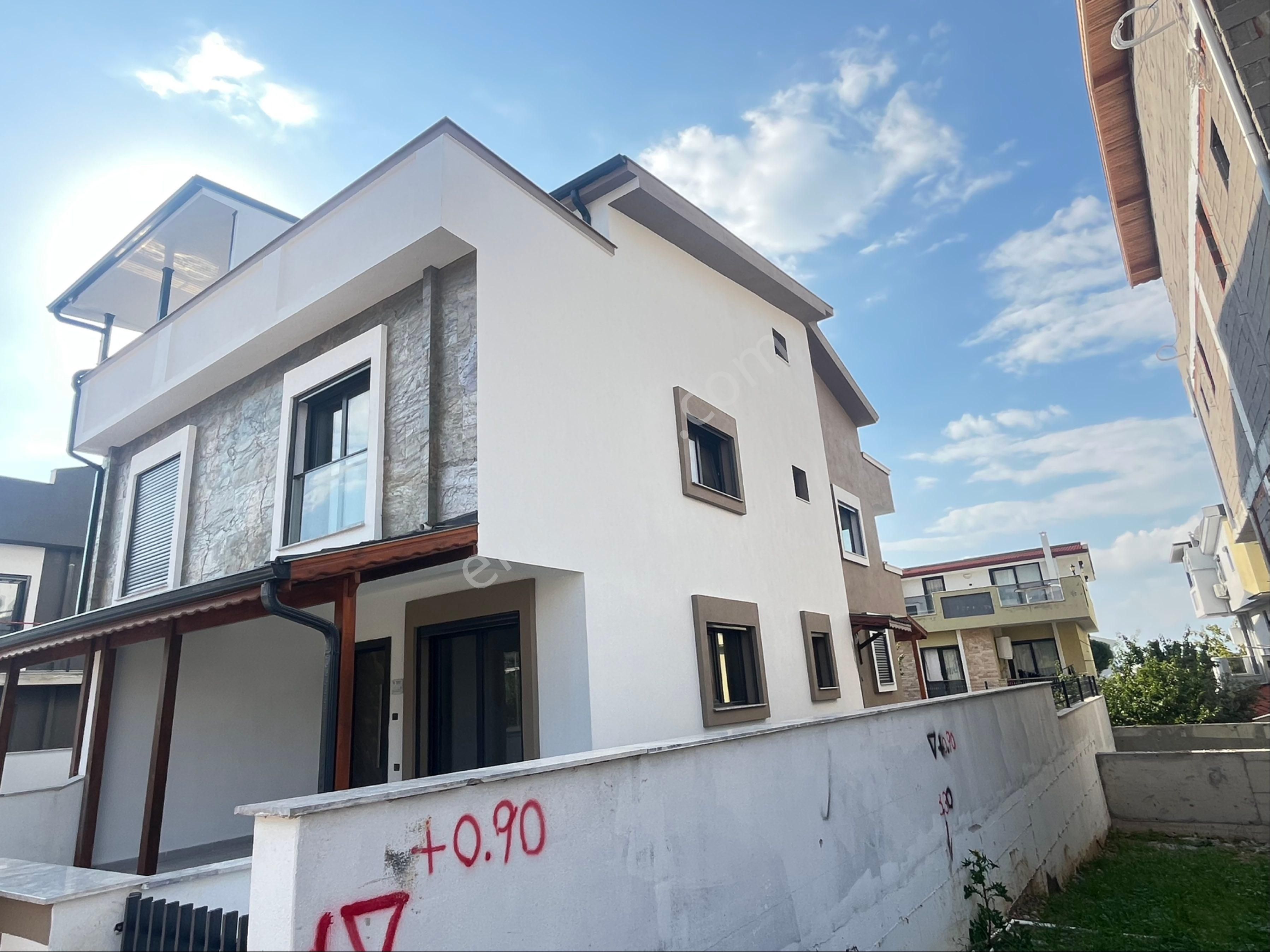 Özderede Muhteşem Konumda Geniş Bahçeli Denize 400mt 3+1 Lüx Villa - Görsel 3