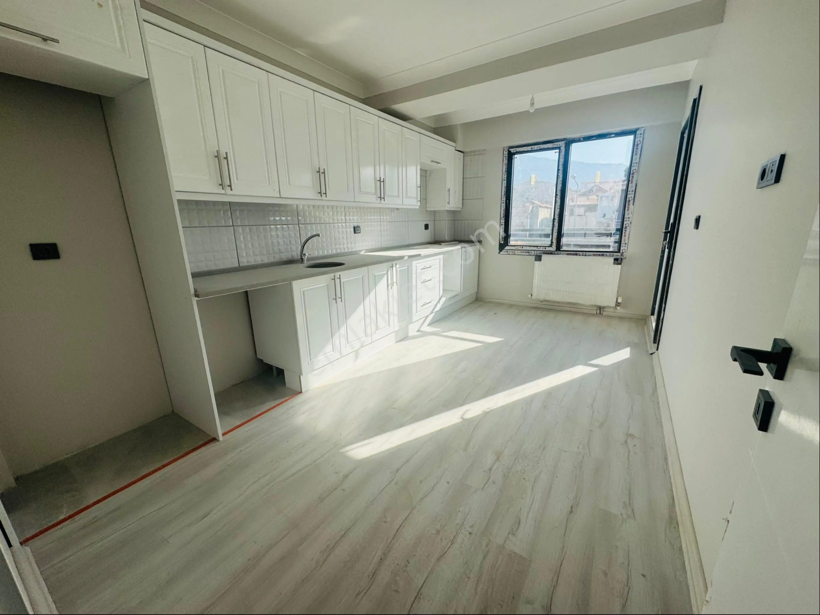 Prestij Caddesi 2+1 Kapalı Mutfak Geniş Sıcak Sulu Daire