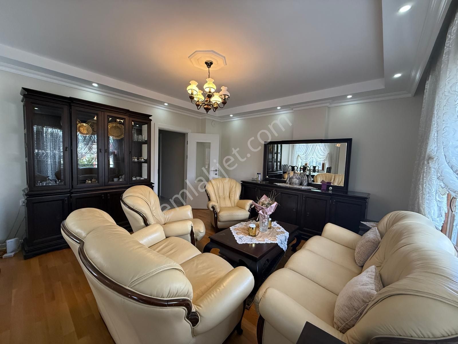 Bahçelievler Merkez'de 5 Yıllık Binada 3+2 Ön Cephe Dubleks - Görsel 3