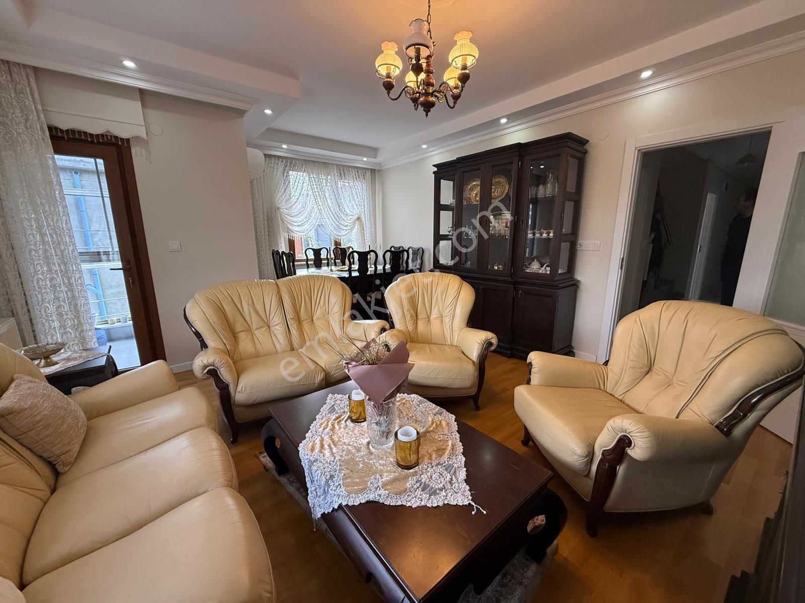 Bahçelievler Merkez'de 5 Yıllık Binada 3+2 Ön Cephe Dubleks