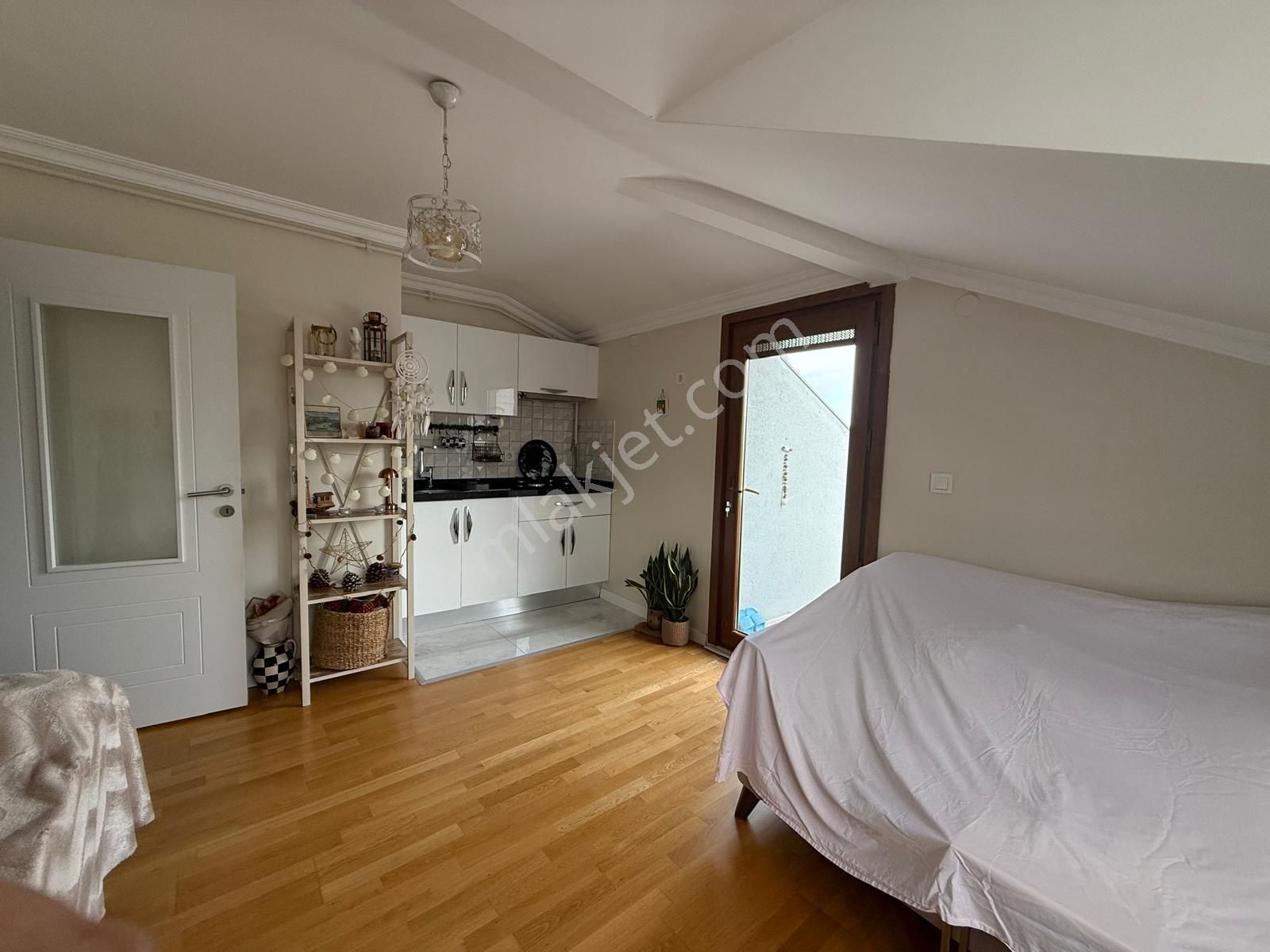 Bahçelievler Merkez'de 5 Yıllık Binada 3+2 Ön Cephe Dubleks - Görsel 15