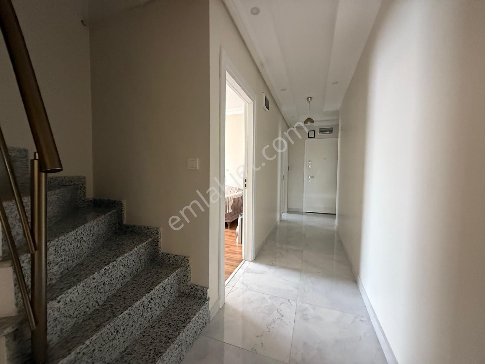 Bahçelievler Merkez'de 5 Yıllık Binada 3+2 Ön Cephe Dubleks - Görsel 13