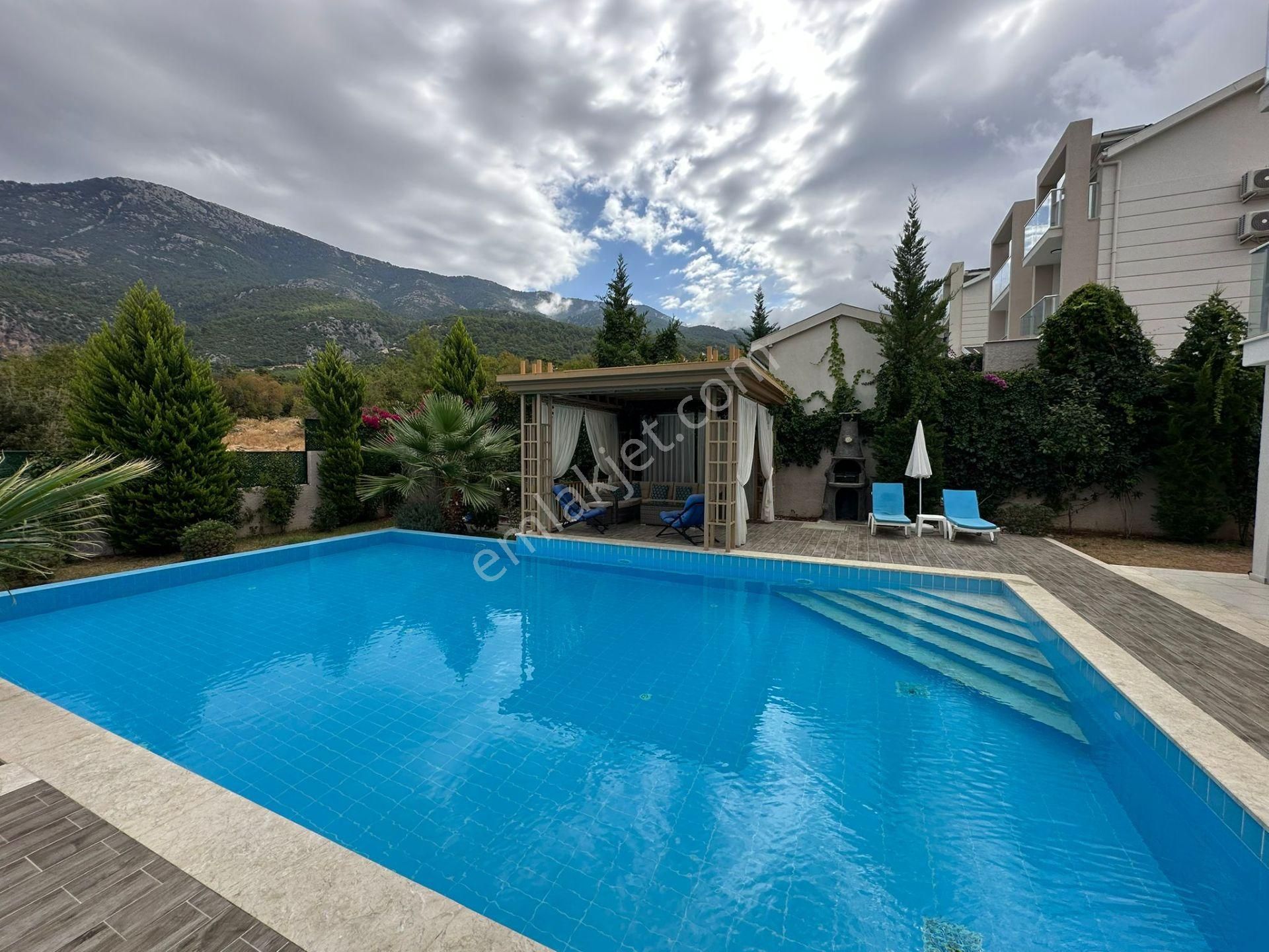 Ovacık'ta Satılık 4 Odalı Modern Villa - Görsel 21