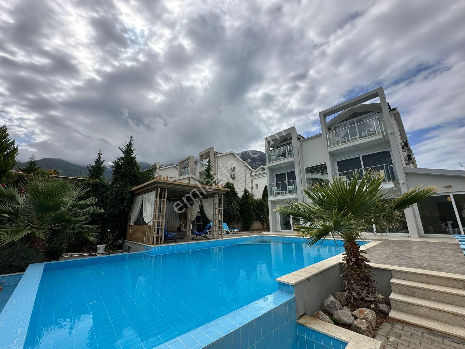 Ovacık'ta Satılık 4 Odalı Modern Villa - Görsel 23