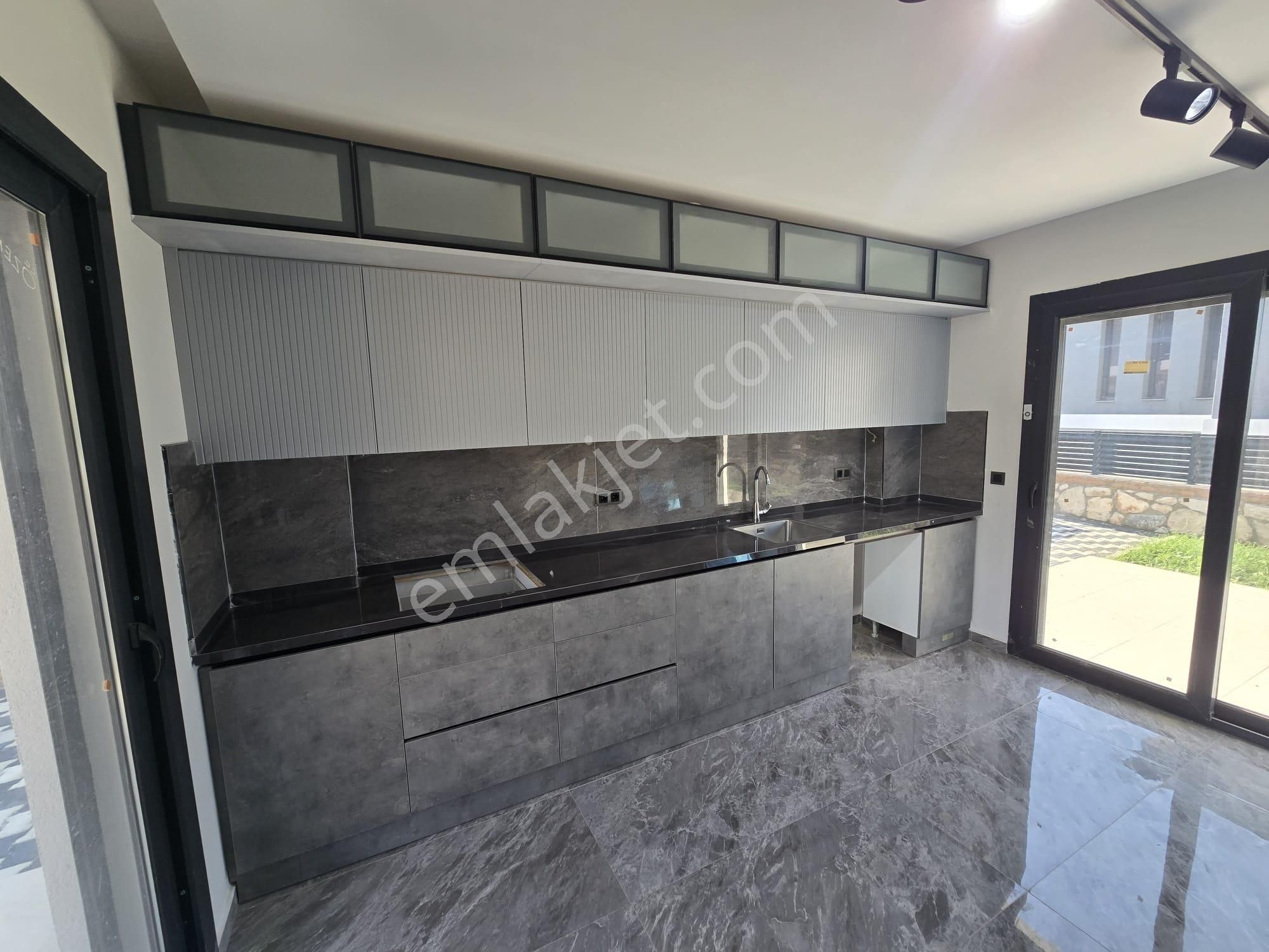 Tam Müstakil Ayrı Mutfak Havuzlu Villa - Görsel 14