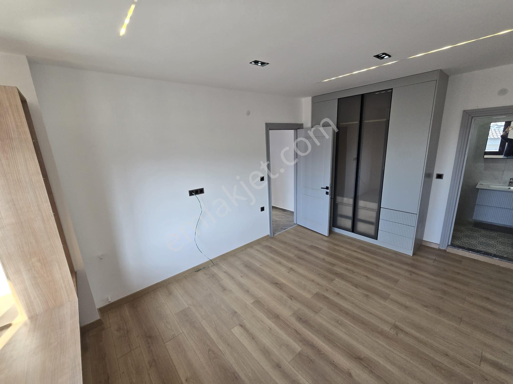 Tam Müstakil Ayrı Mutfak Havuzlu Villa - Görsel 23