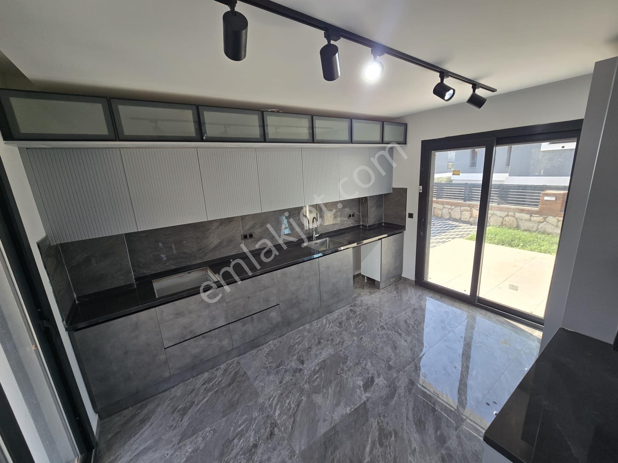 Tam Müstakil Ayrı Mutfak Havuzlu Villa - Görsel 12