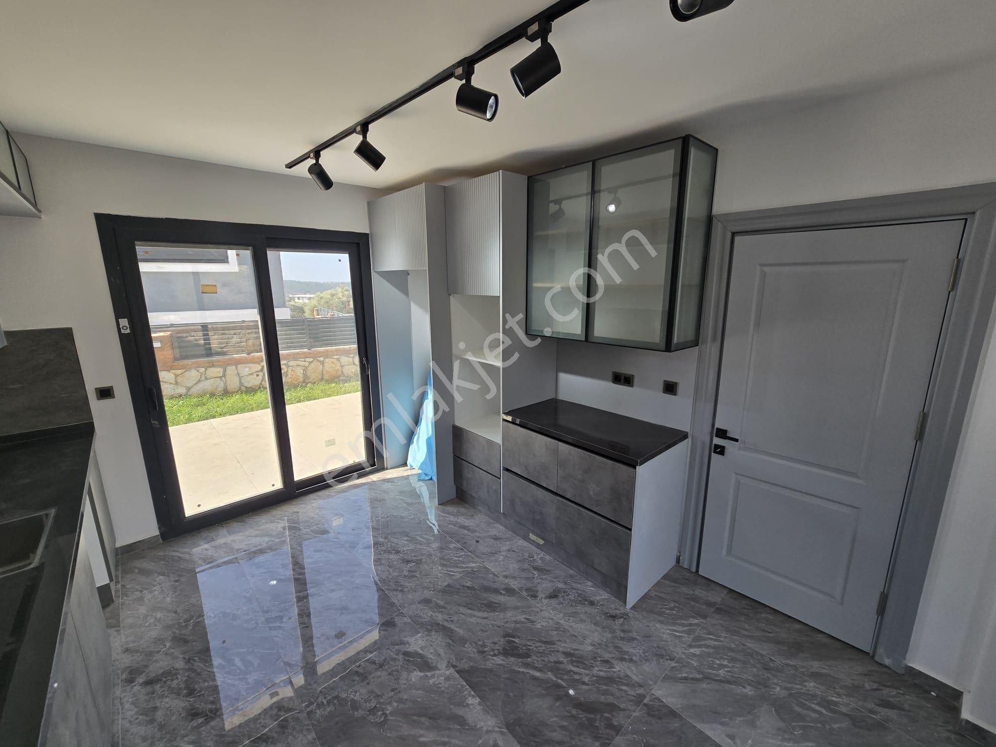 Tam Müstakil Ayrı Mutfak Havuzlu Villa - Görsel 13