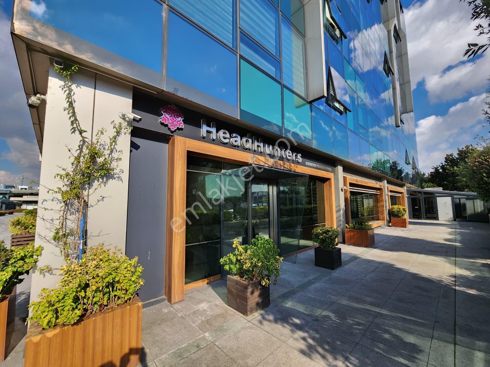 Nish İstanbul 458 M2 Giriş Katı Kapalı Alanlı Satılık Ofis