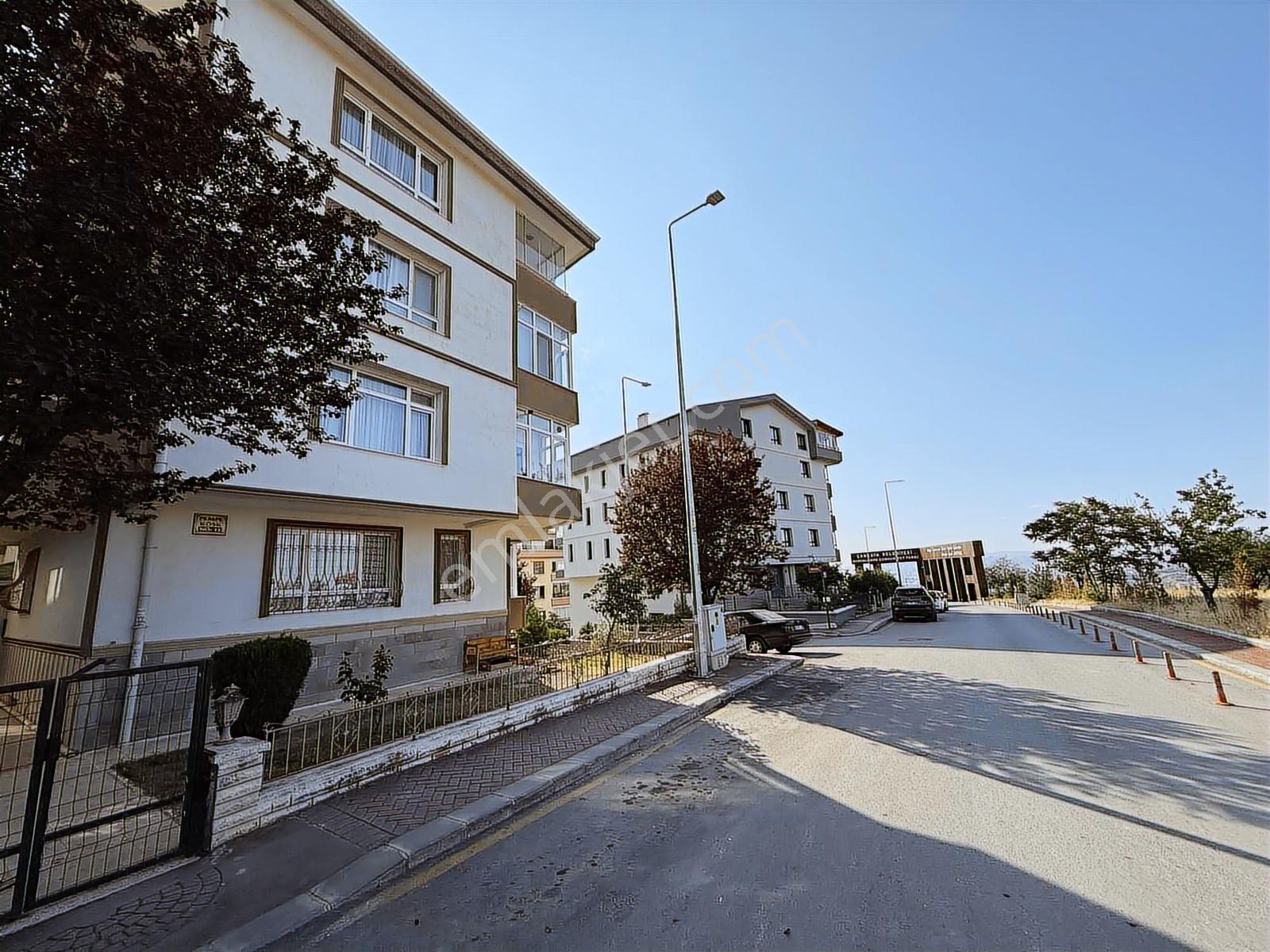 Çankaya Kırkkkonaklar'da Ara Katta Satılık 3+1 Yapılı Daire - Görsel 13