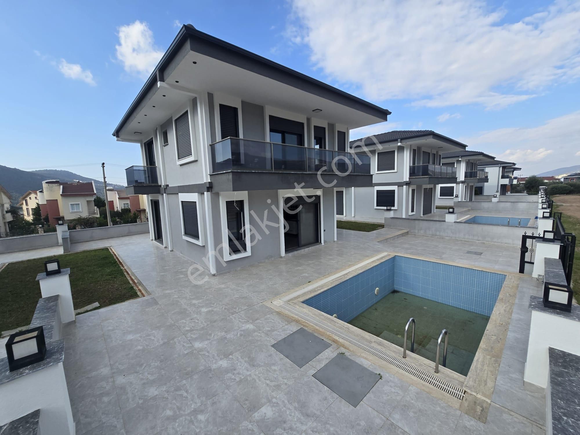 Tam Müstakil Havuzlu Villa