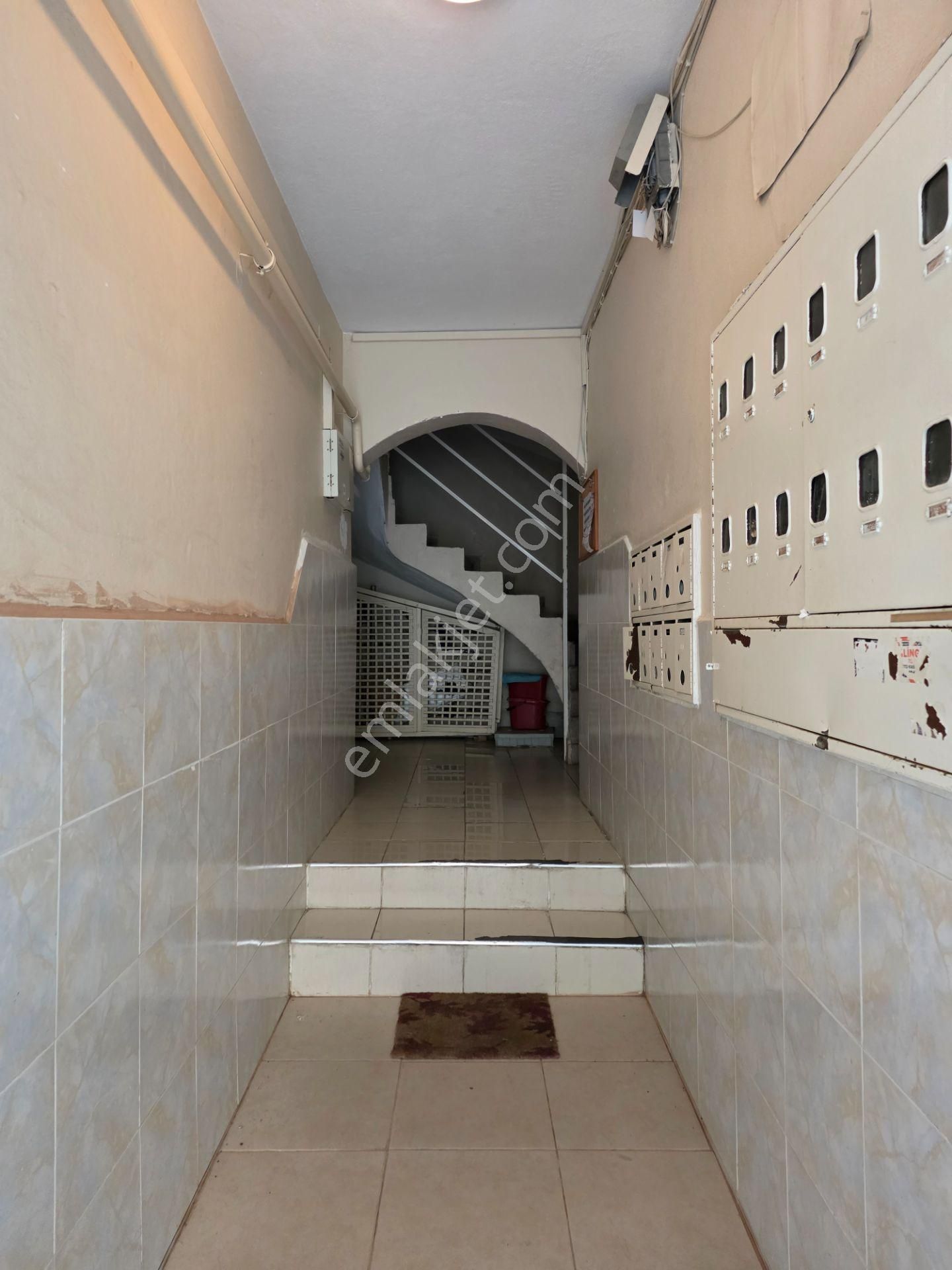 Karşıyaka Aksoy Mahallesinde Kiralık 3+1 Daire - Görsel 3