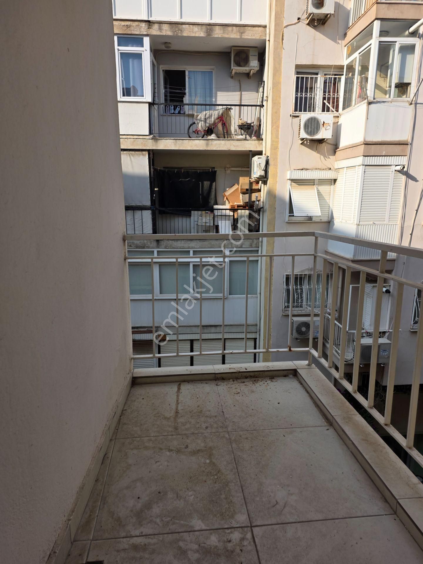 Karşıyaka Aksoy Mahallesinde Kiralık 3+1 Daire - Görsel 18