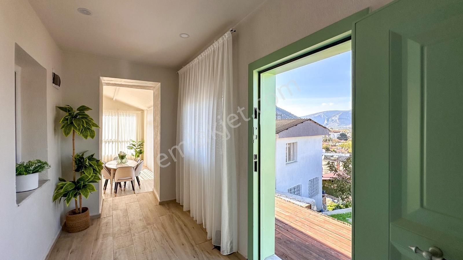 Selçuk'ta Satılık Kendine Ait Verandası Olan İki Adet Köy Evi - Görsel 20