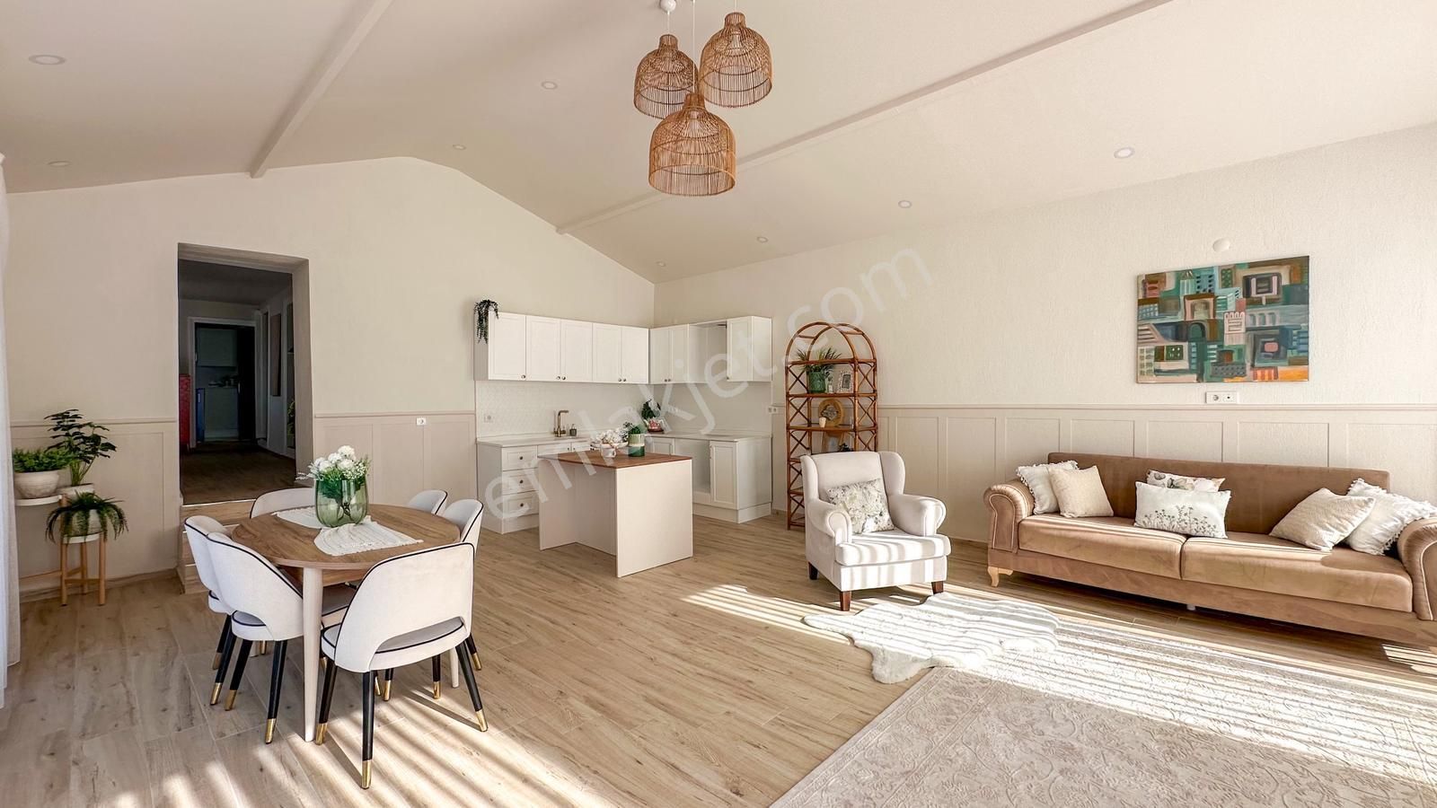 Selçuk'ta Satılık Kendine Ait Verandası Olan İki Adet Köy Evi - Görsel 5