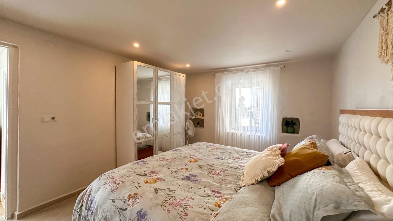 Selçuk'ta Satılık Kendine Ait Verandası Olan İki Adet Köy Evi - Görsel 25