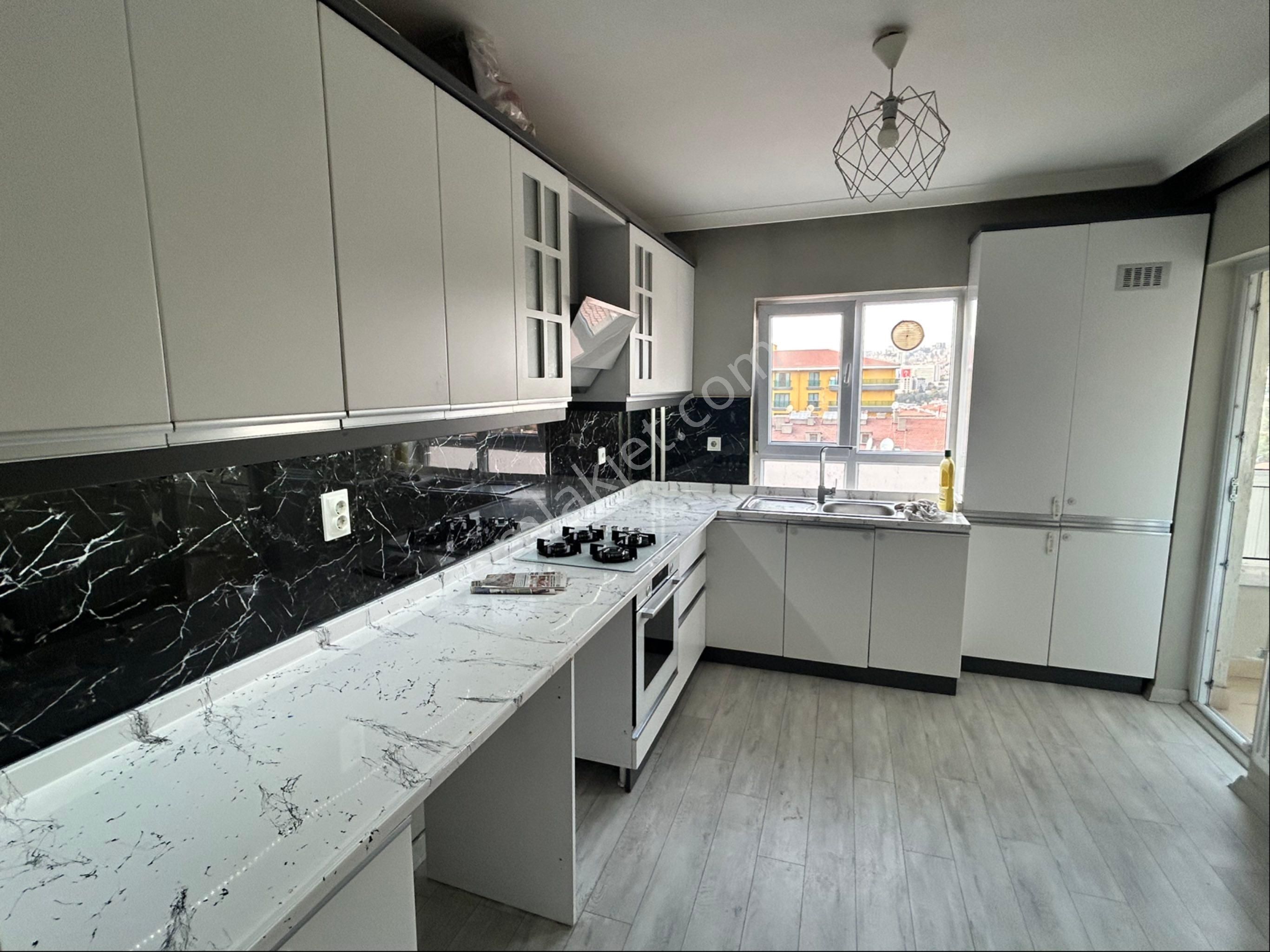 Ziraat Mah.de Metro Yakını Kiralık 3+1 Daire - Görsel 2