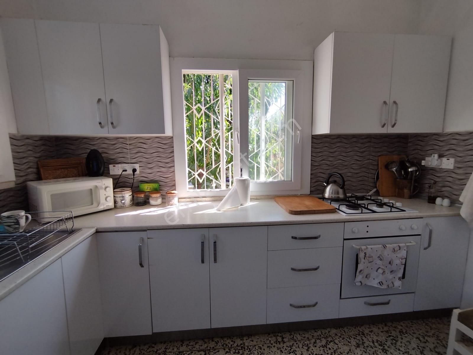 Girne Lapta’da Anayol Üzerinde, Bahçeli, Eşyalı Müstakil 2+2 Kiralık Ev !! - Görsel 8